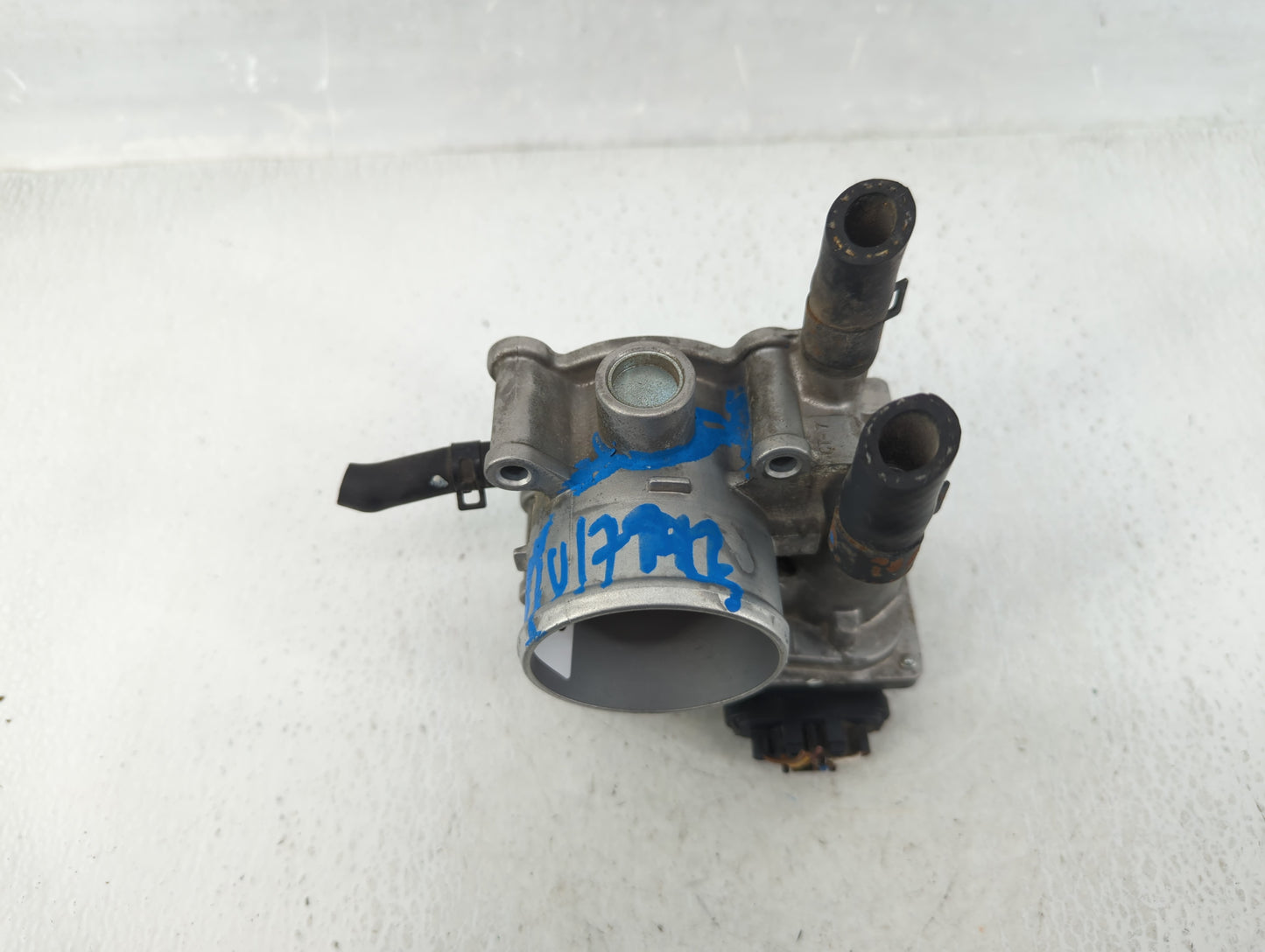 2012-2019 Kia Rio Throttle Body P/N:35100-2B300 Fits Fits 2012 2013 2014 2015 2016 2017 2018 2019 OEM Used Auto Parts - Oemu