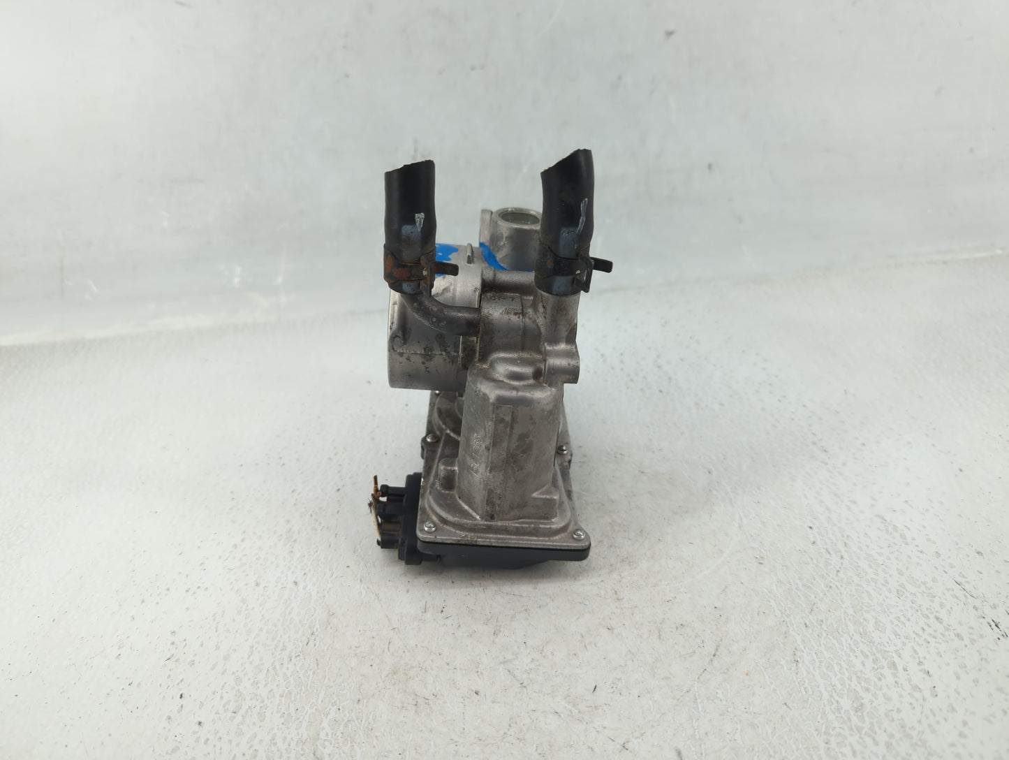 2012-2019 Kia Rio Throttle Body P/N:35100-2B300 Fits Fits 2012 2013 2014 2015 2016 2017 2018 2019 OEM Used Auto Parts - Oemu