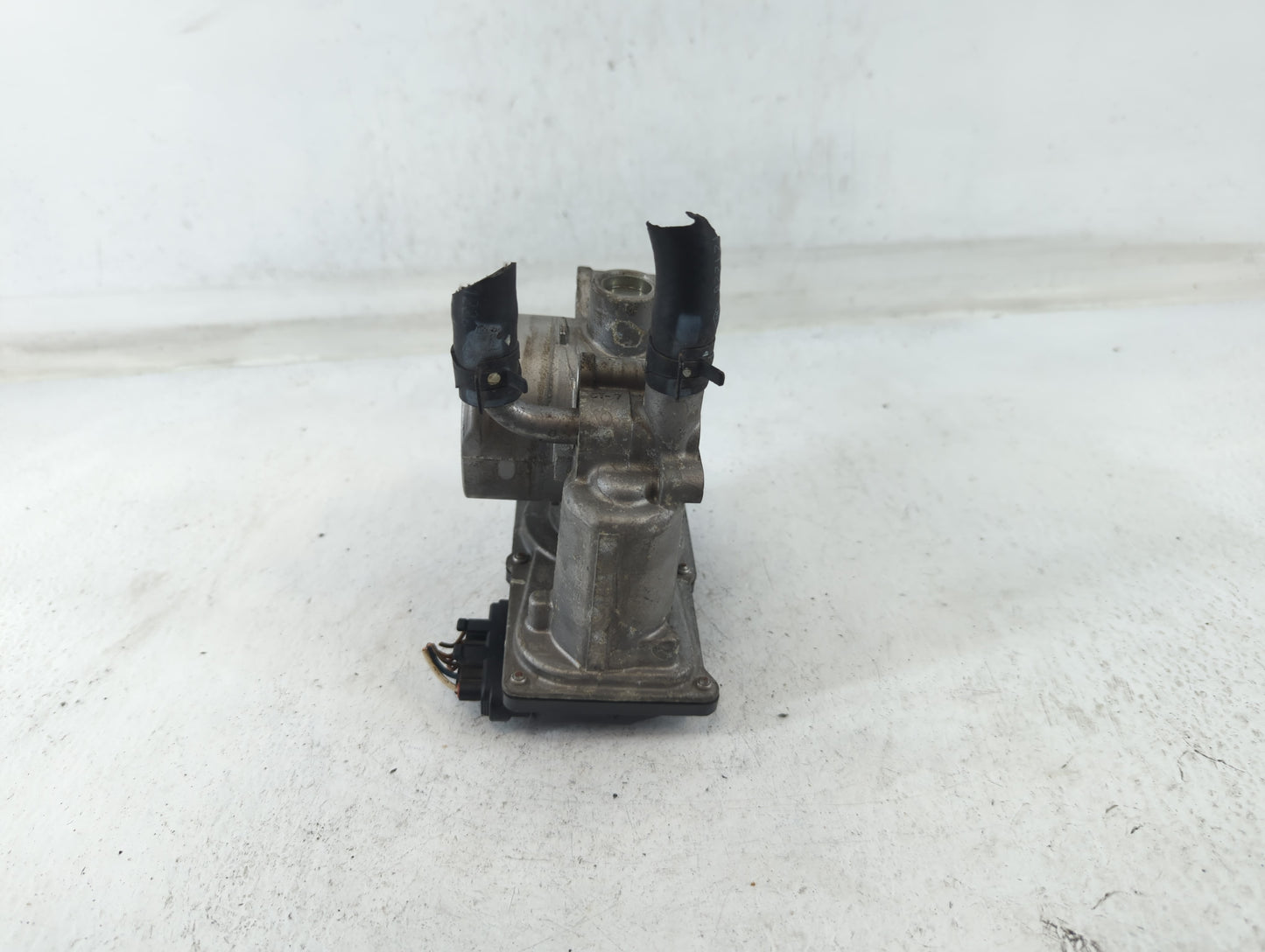 2012-2019 Kia Rio Throttle Body P/N:5301 1Q05 35100-2B300 Fits Fits 2012 2013 2014 2015 2016 2017 2018 2019 OEM Used Auto Pa