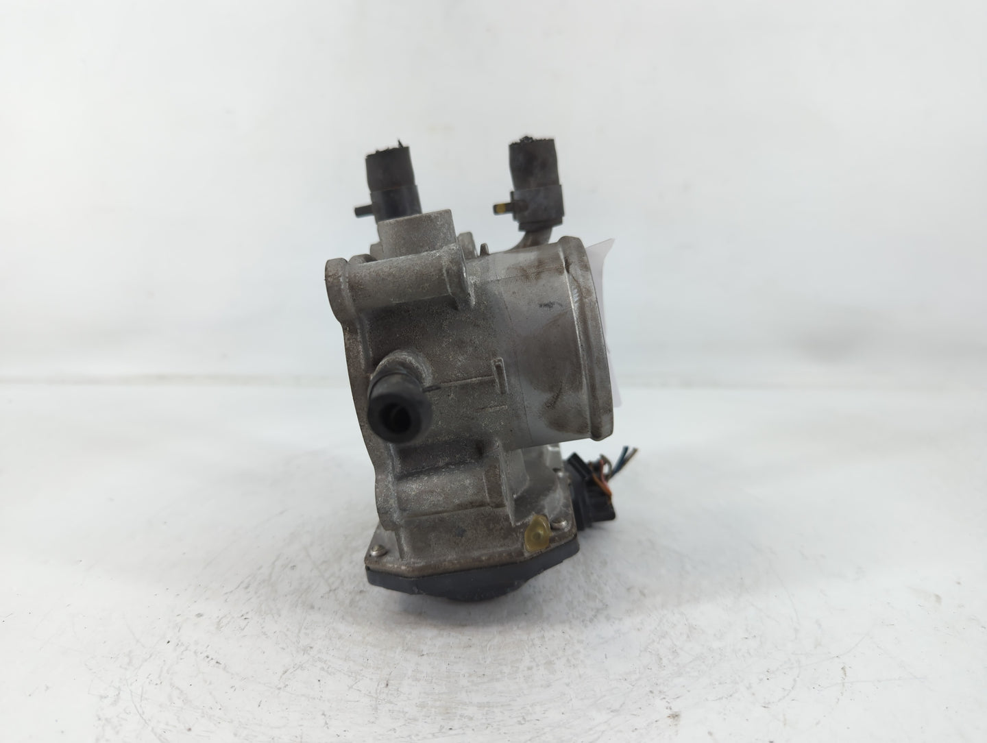 2012-2019 Kia Rio Throttle Body P/N:35100-2B300 Fits Fits 2012 2013 2014 2015 2016 2017 2018 2019 OEM Used Auto Parts - Oemu