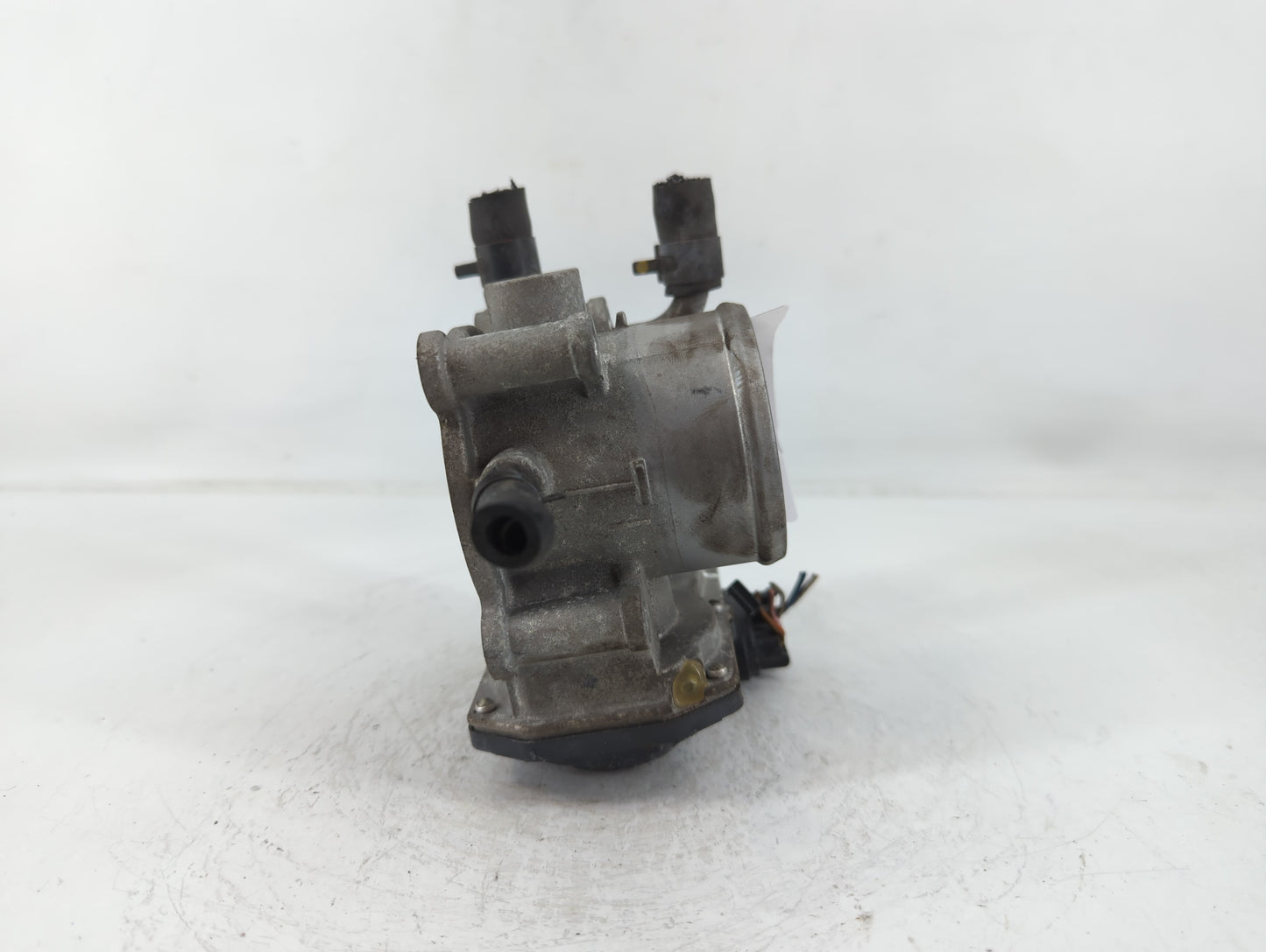 2012-2019 Kia Rio Throttle Body P/N:35100-2B300 Fits Fits 2012 2013 2014 2015 2016 2017 2018 2019 OEM Used Auto Parts - Oemu