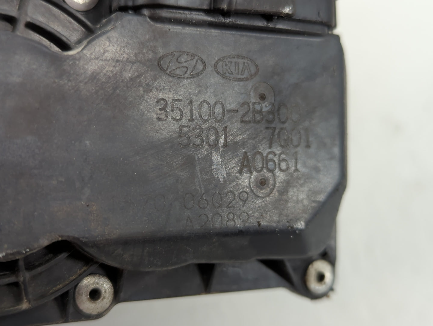 2012-2019 Kia Rio Throttle Body P/N:35100-2B300 Fits Fits 2012 2013 2014 2015 2016 2017 2018 2019 OEM Used Auto Parts - Oemu
