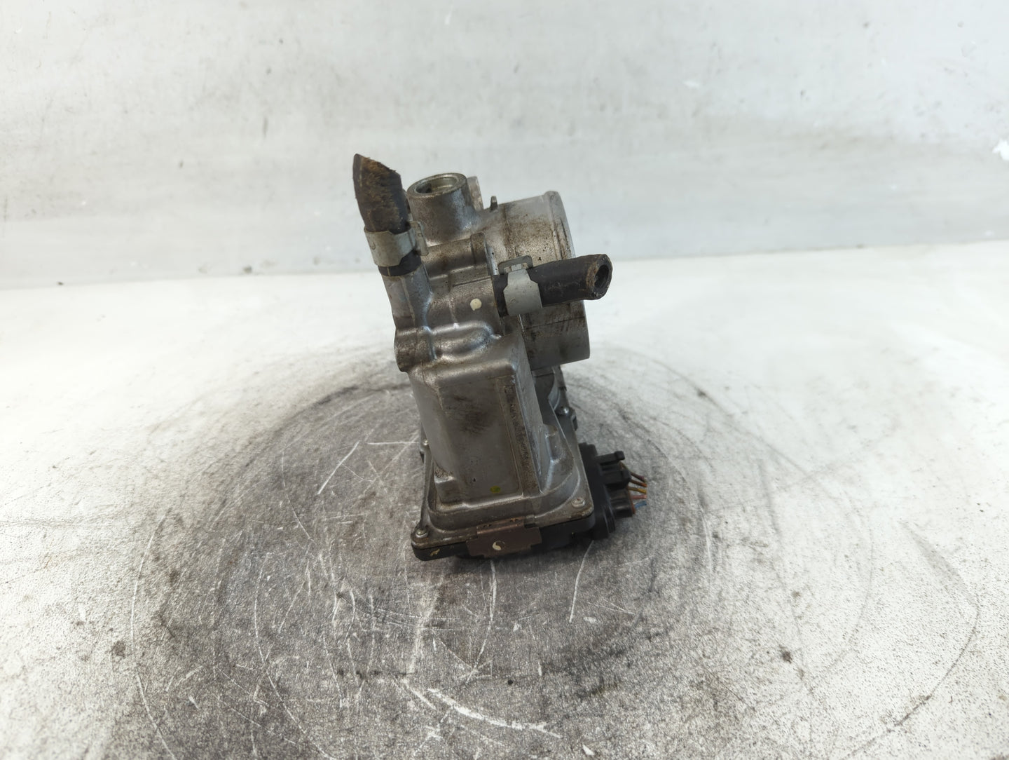 2012-2019 Kia Rio Throttle Body P/N:ET-A60-02 B Fits Fits 2012 2013 2014 2015 2016 2017 2018 2019 OEM Used Auto Parts - Oemu