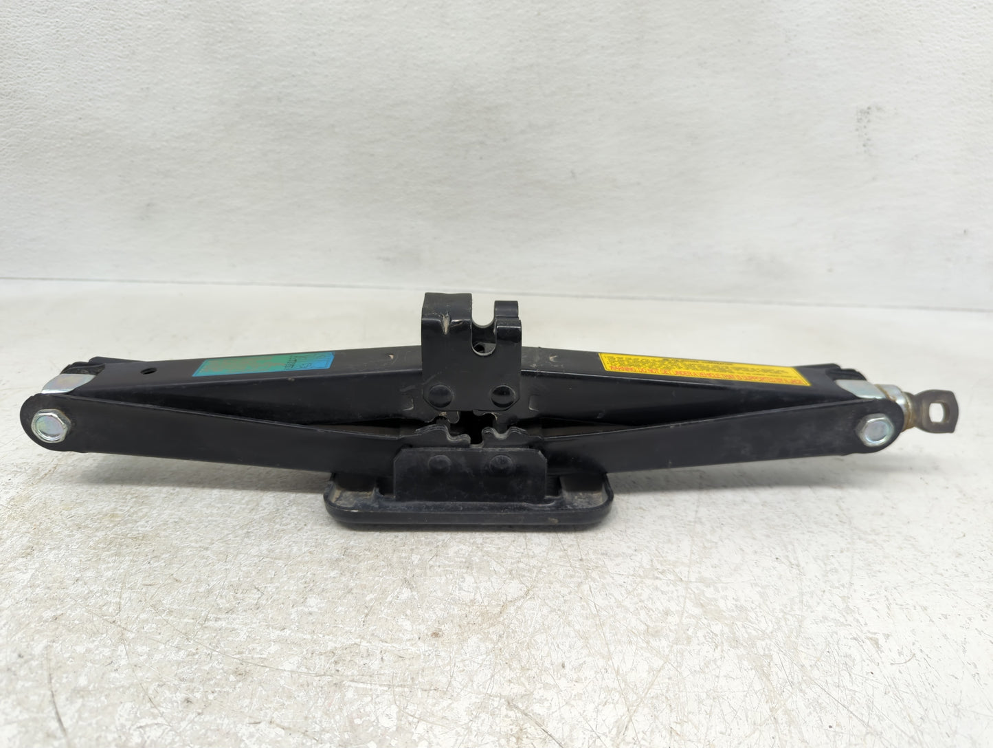 2013 Kia Sorento Spare Scissor Car Jack - Oemusedautoparts1.com