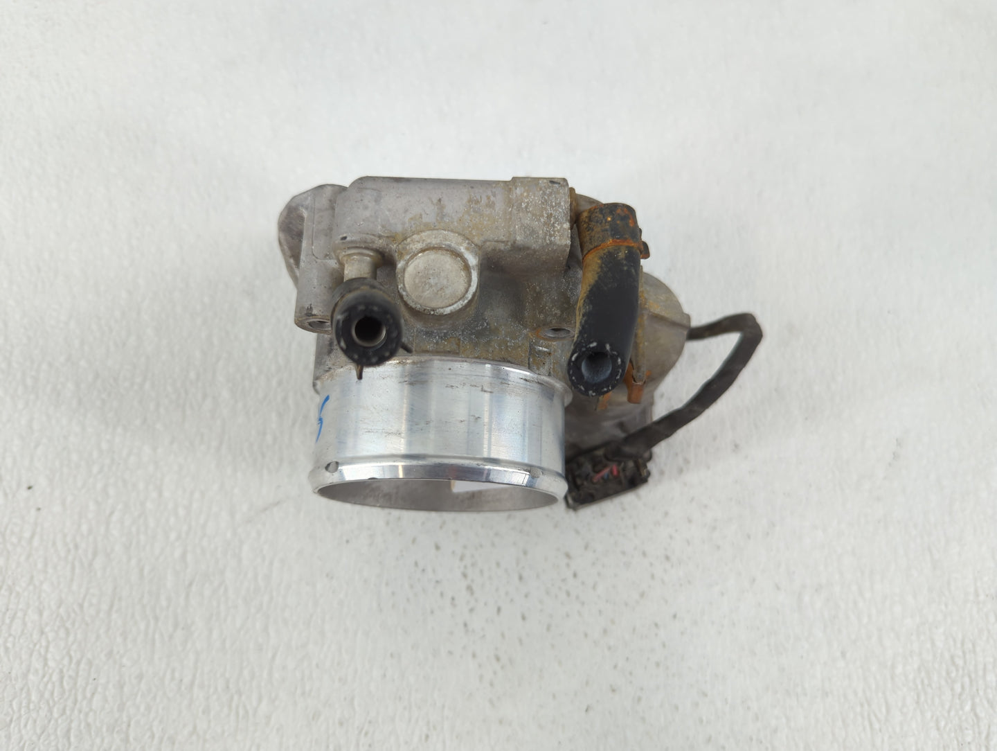 2012-2015 Kia Sorento Throttle Body P/N:35100-2G700 Fits Fits 2011 2012 2013 2014 2015 2016 OEM Used Auto Parts - Oemusedaut