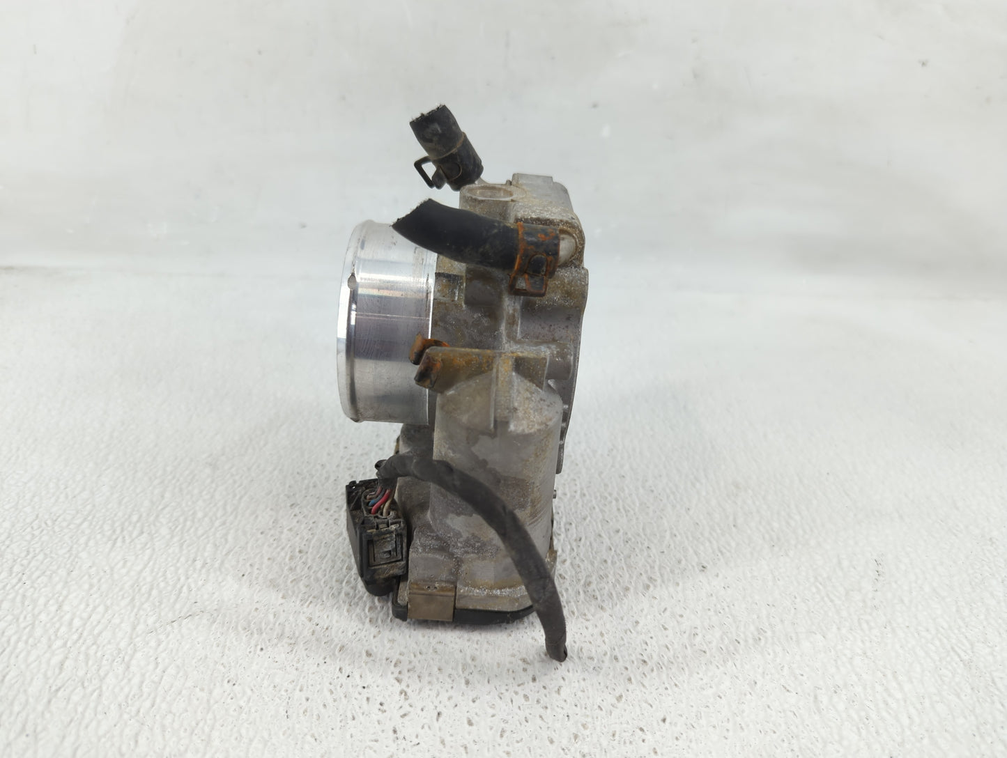 2012-2015 Kia Sorento Throttle Body P/N:35100-2G700 Fits Fits 2011 2012 2013 2014 2015 2016 OEM Used Auto Parts - Oemusedaut