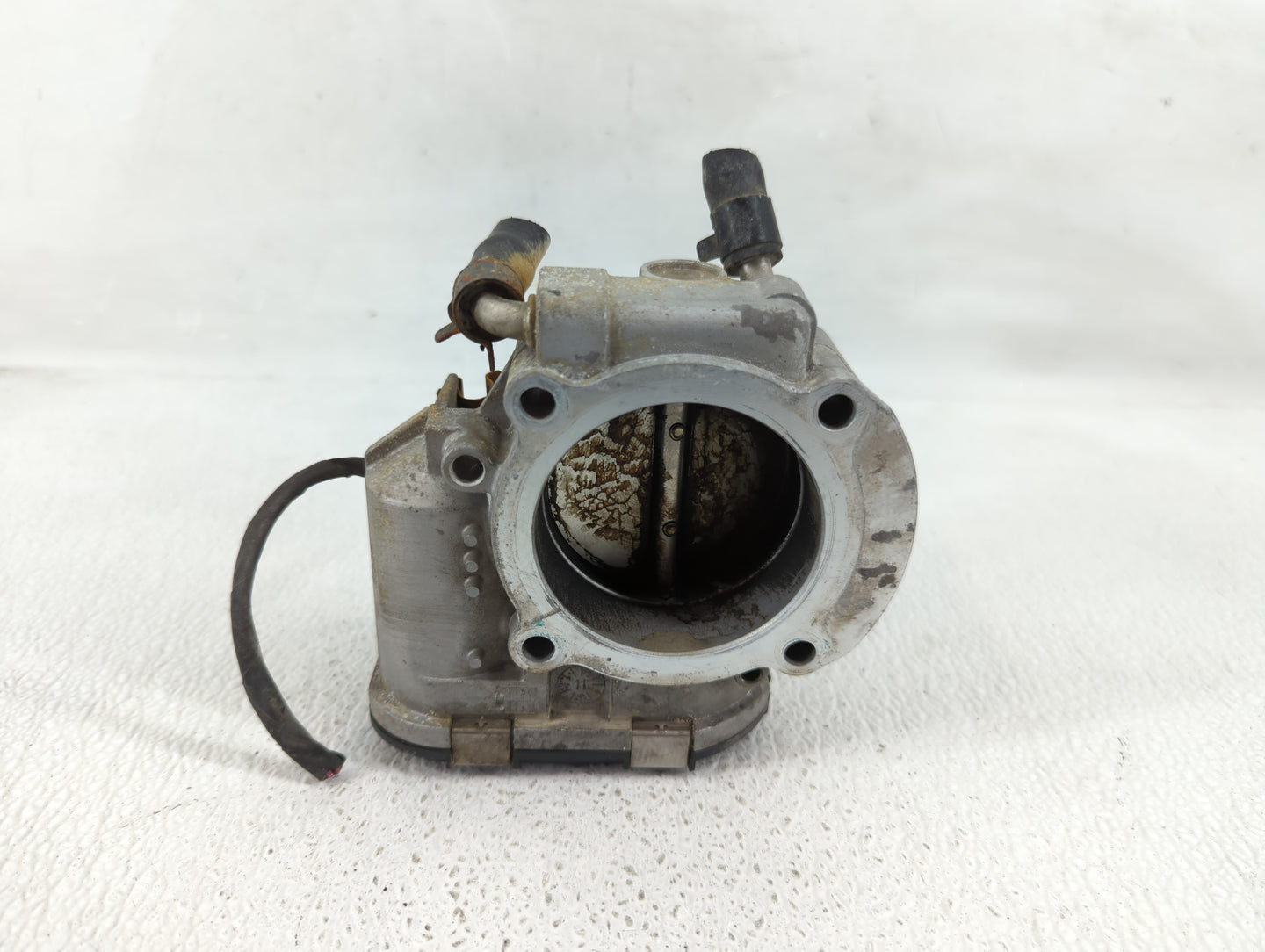 2012-2015 Kia Sorento Throttle Body P/N:35100-2G700 Fits Fits 2011 2012 2013 2014 2015 2016 OEM Used Auto Parts - Oemusedaut