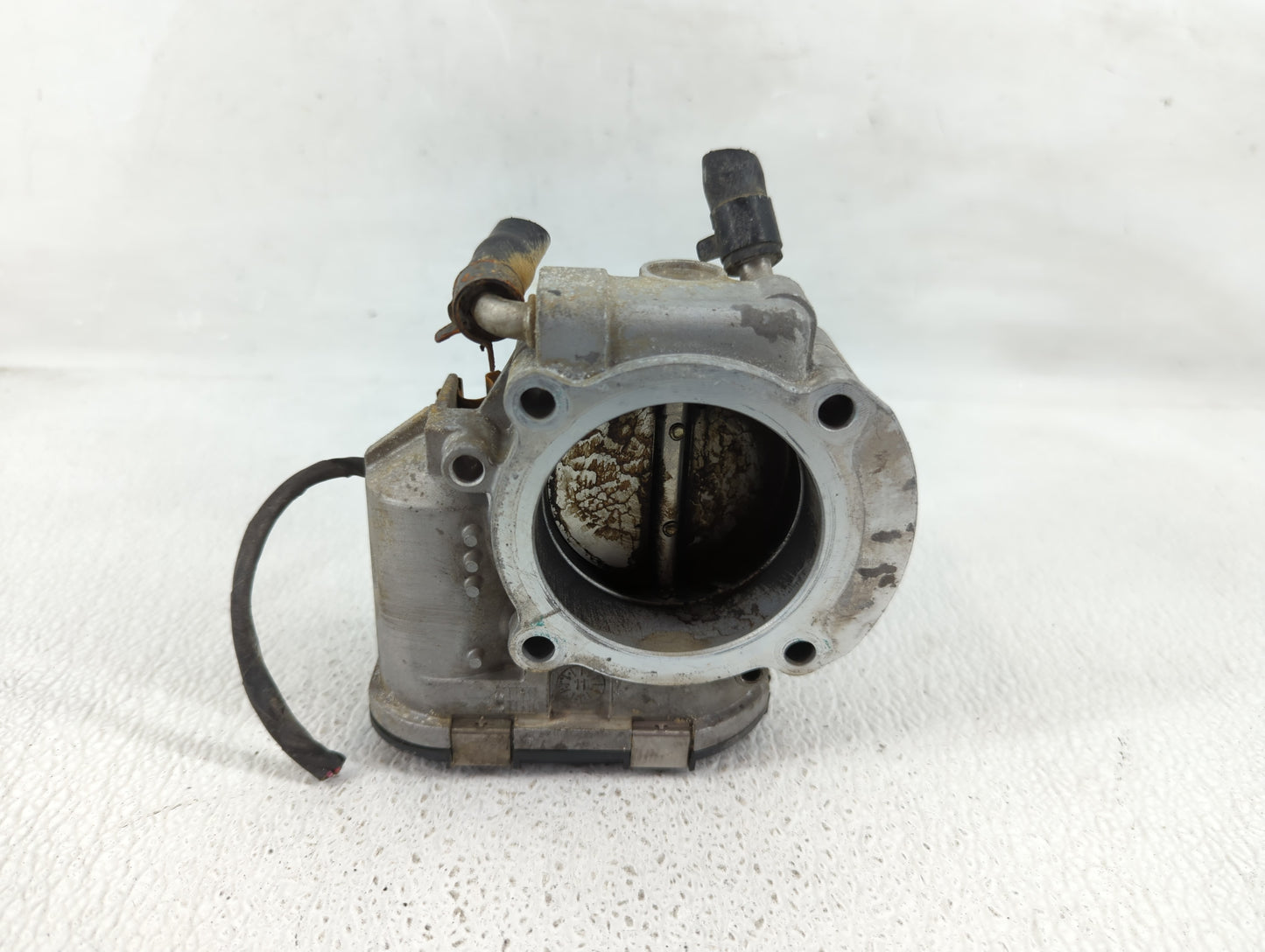 2012-2015 Kia Sorento Throttle Body P/N:35100-2G700 Fits Fits 2011 2012 2013 2014 2015 2016 OEM Used Auto Parts - Oemusedaut