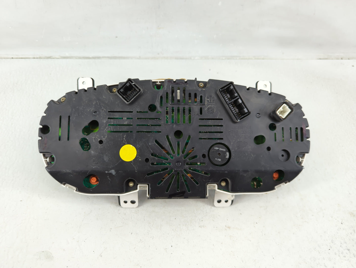 2011 Kia Sorento Instrument Cluster Speedometer Gauges P/N:94001-1U060 Fits OEM Used Auto Parts - Oemusedautoparts1.com