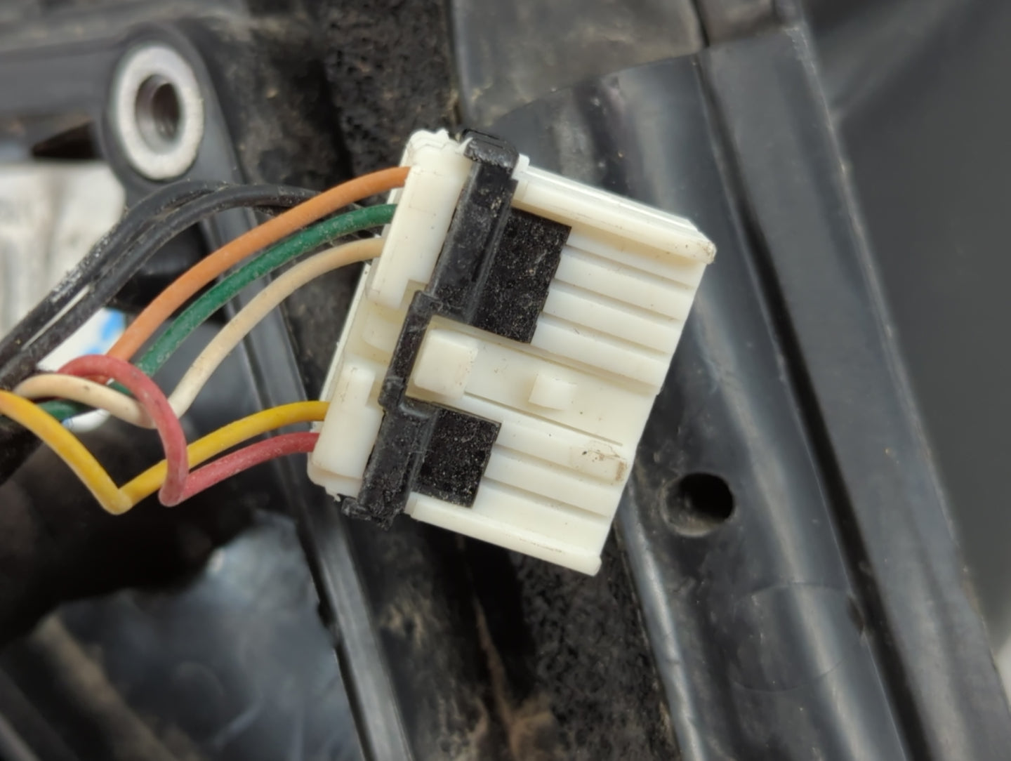 2011-2015 Kia Sorento Driver Side View Mirror - Left Door Mirror OEM Used - Oemusedautoparts1.com