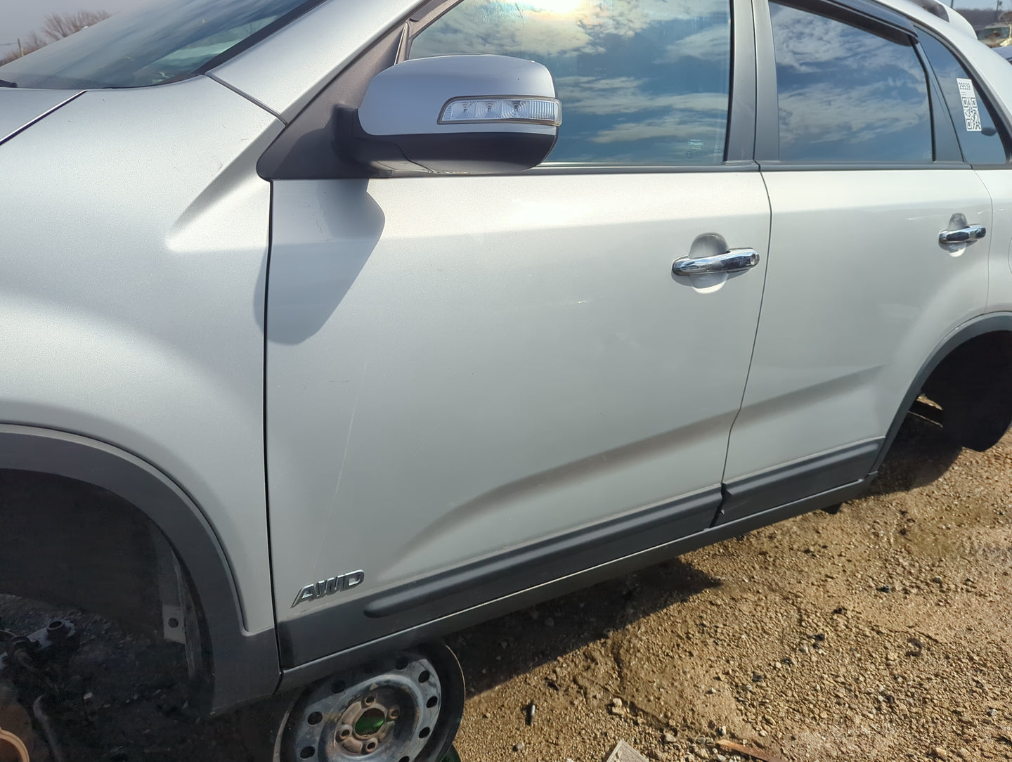 2011-2013 Kia Sorento Driver Front Door Oem - Oemusedautoparts1.com