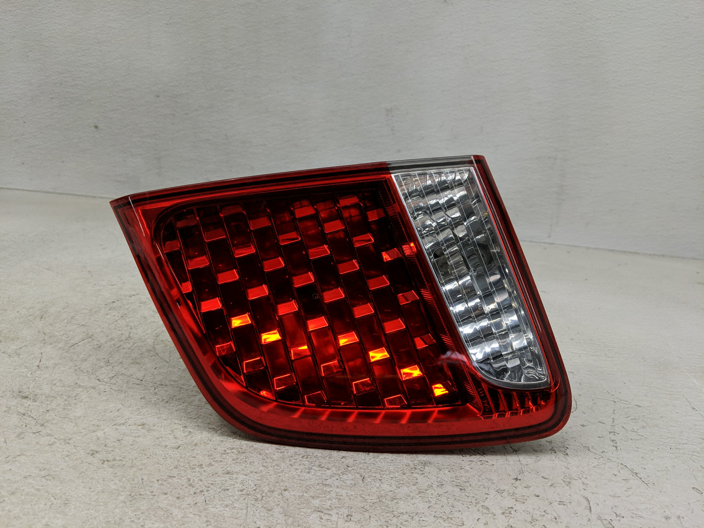 2011-2013 Kia Sorento Tail Light Assembly Passenger Right OEM P/N:92406-1U000 Fits Fits 2011 2012 2013 OEM Used Auto Parts -
