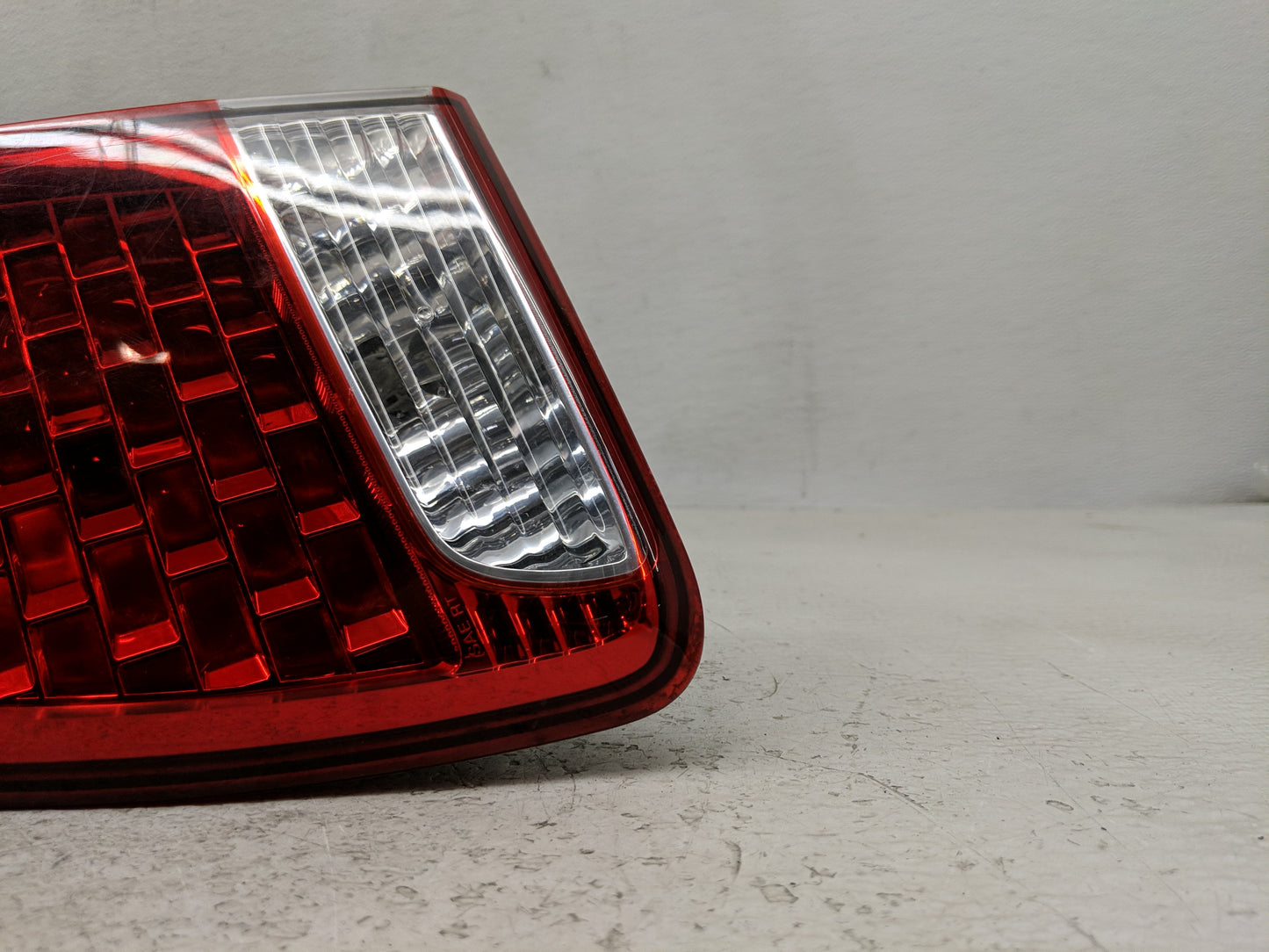 2011-2013 Kia Sorento Tail Light Assembly Passenger Right OEM P/N:92406-1U000 Fits Fits 2011 2012 2013 OEM Used Auto Parts -