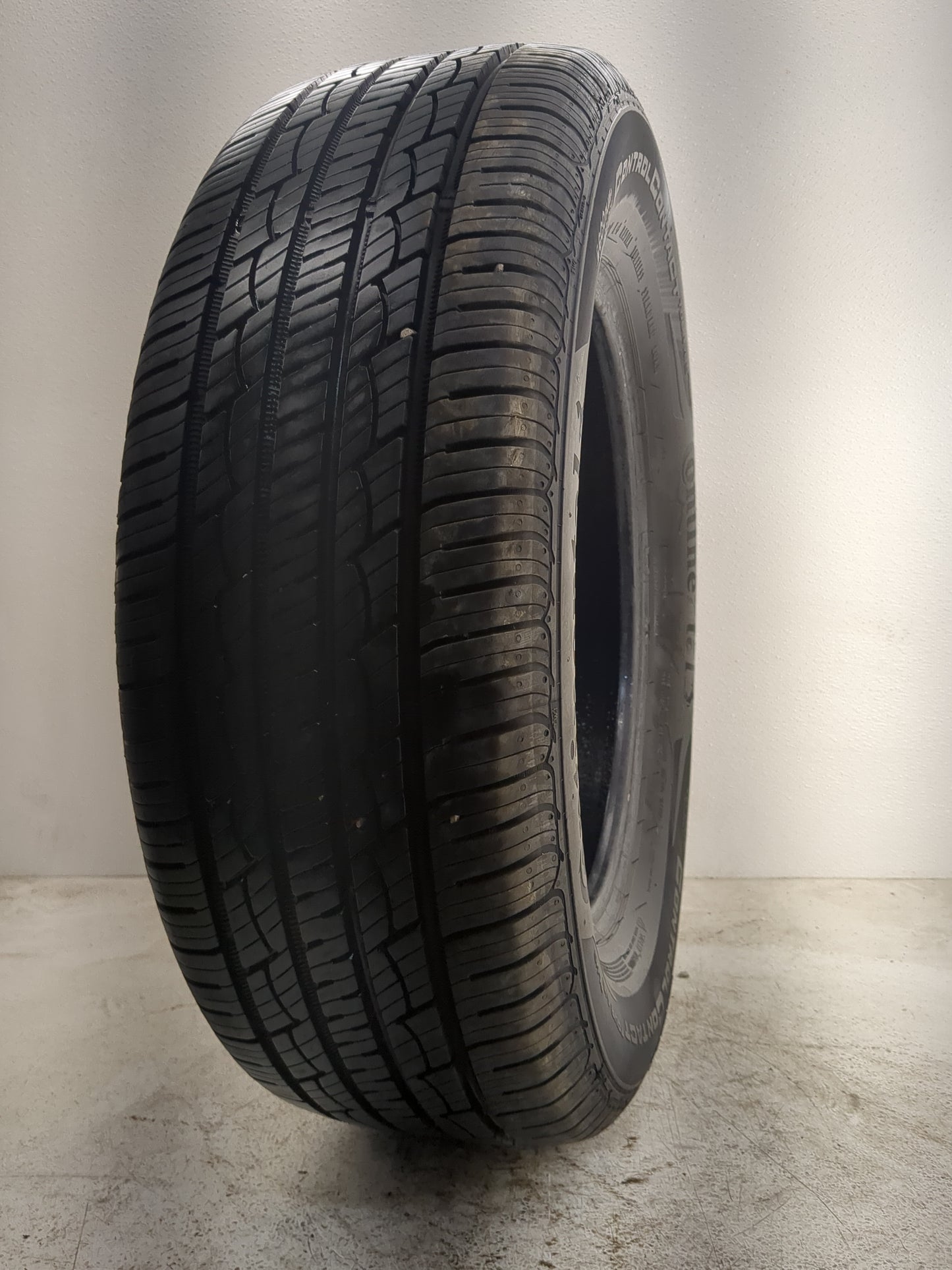 Used Tire 235/65R17 CONTINENTAL CONTROL CONTACT TOUR A/S PLUS 104H - 9/32 - Oemusedautoparts1.com