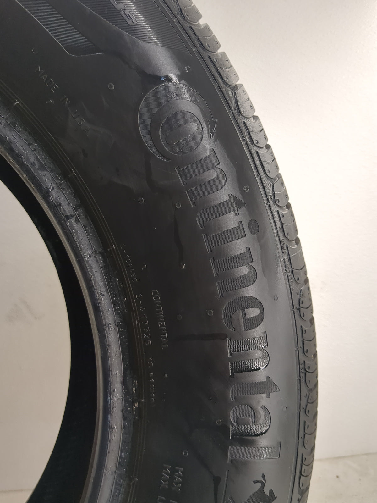 Used Tire 235/65R17 CONTINENTAL CONTROL CONTACT TOUR A/S PLUS 104H - 9/32 - Oemusedautoparts1.com
