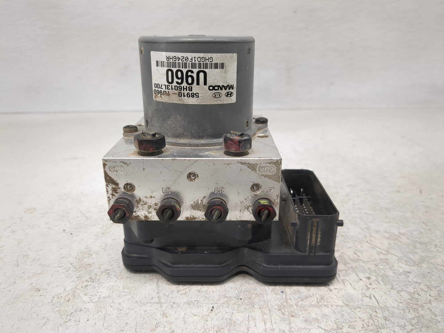 2011-2013 Kia Sorento ABS Pump Control Module Replacement P/N:58910-1U960 Fits Fits 2011 2012 2013 OEM Used Auto Parts - Oem