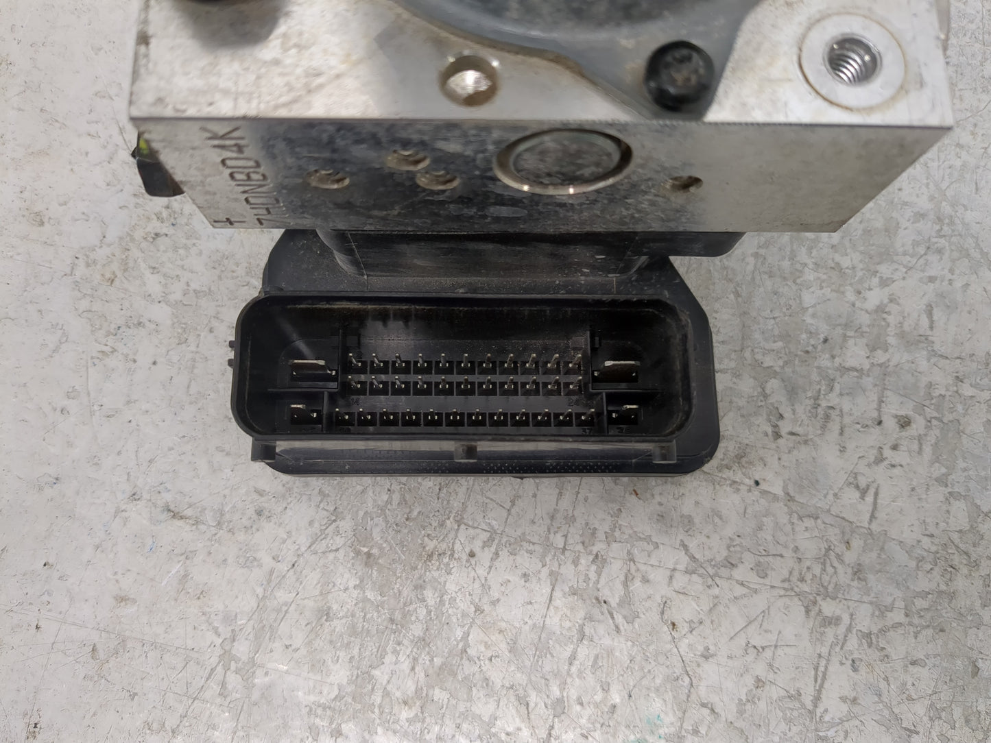 2011-2013 Kia Sorento ABS Pump Control Module Replacement P/N:58910-1U960 Fits Fits 2011 2012 2013 OEM Used Auto Parts - Oem