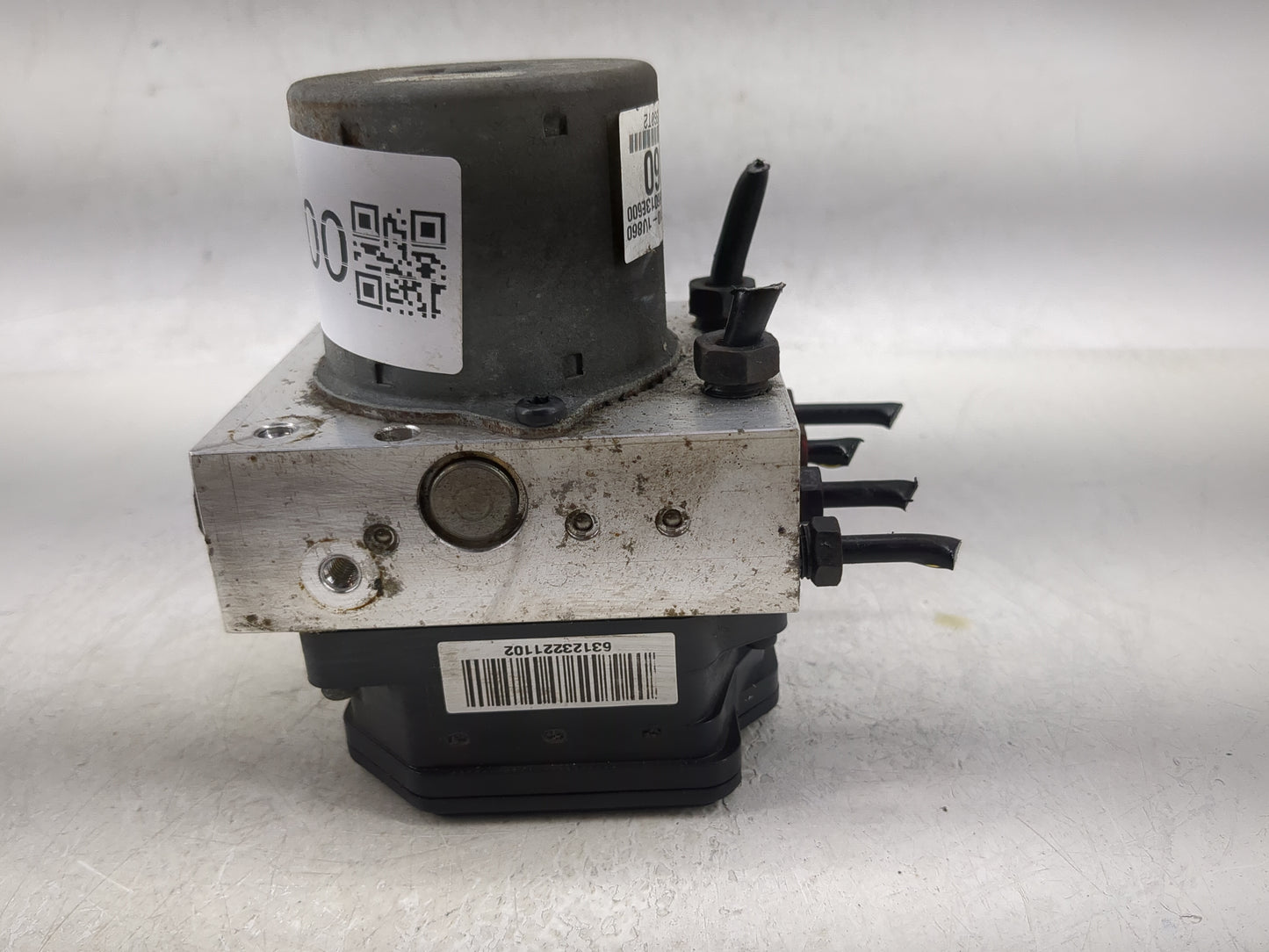 2011-2013 Kia Sorento ABS Pump Control Module Replacement P/N:58910-1U860 58910-1U960 Fits Fits 2011 2012 2013 OEM Used Auto