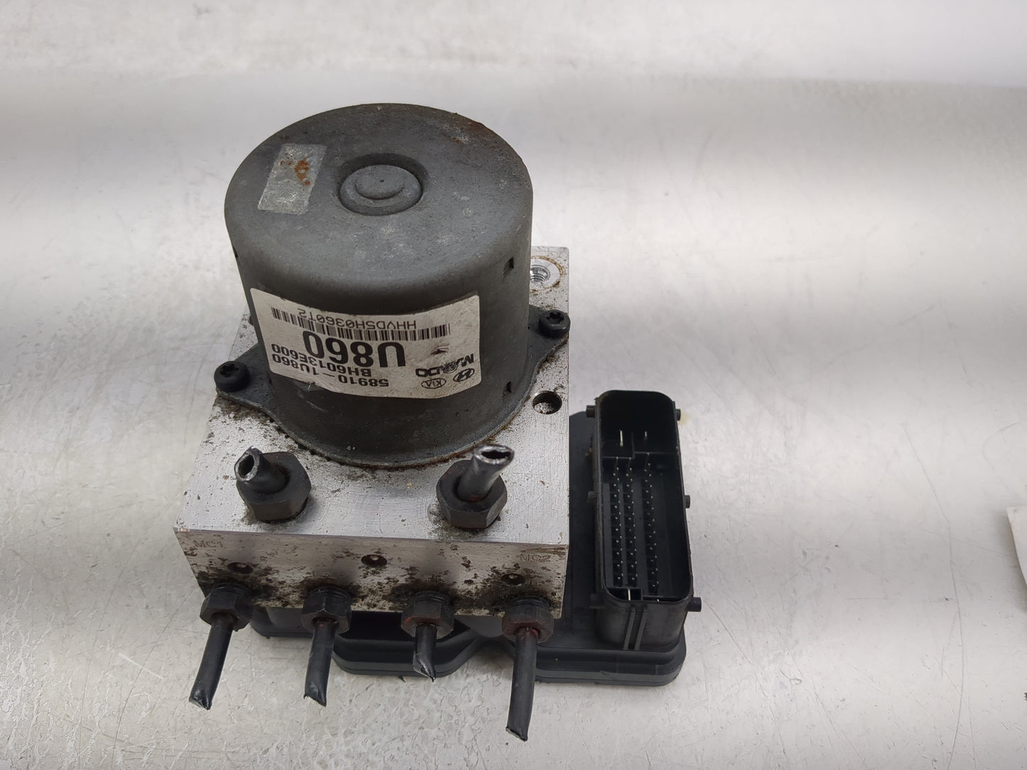 2011-2013 Kia Sorento ABS Pump Control Module Replacement P/N:58910-1U860 58910-1U960 Fits Fits 2011 2012 2013 OEM Used Auto