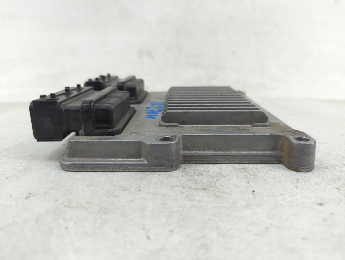2011-2013 Kia Sorento PCM Engine Control Computer ECU ECM PCU OEM P/N:28334877 39108-3C061 Fits Fits 2011 2012 2013 OEM Used