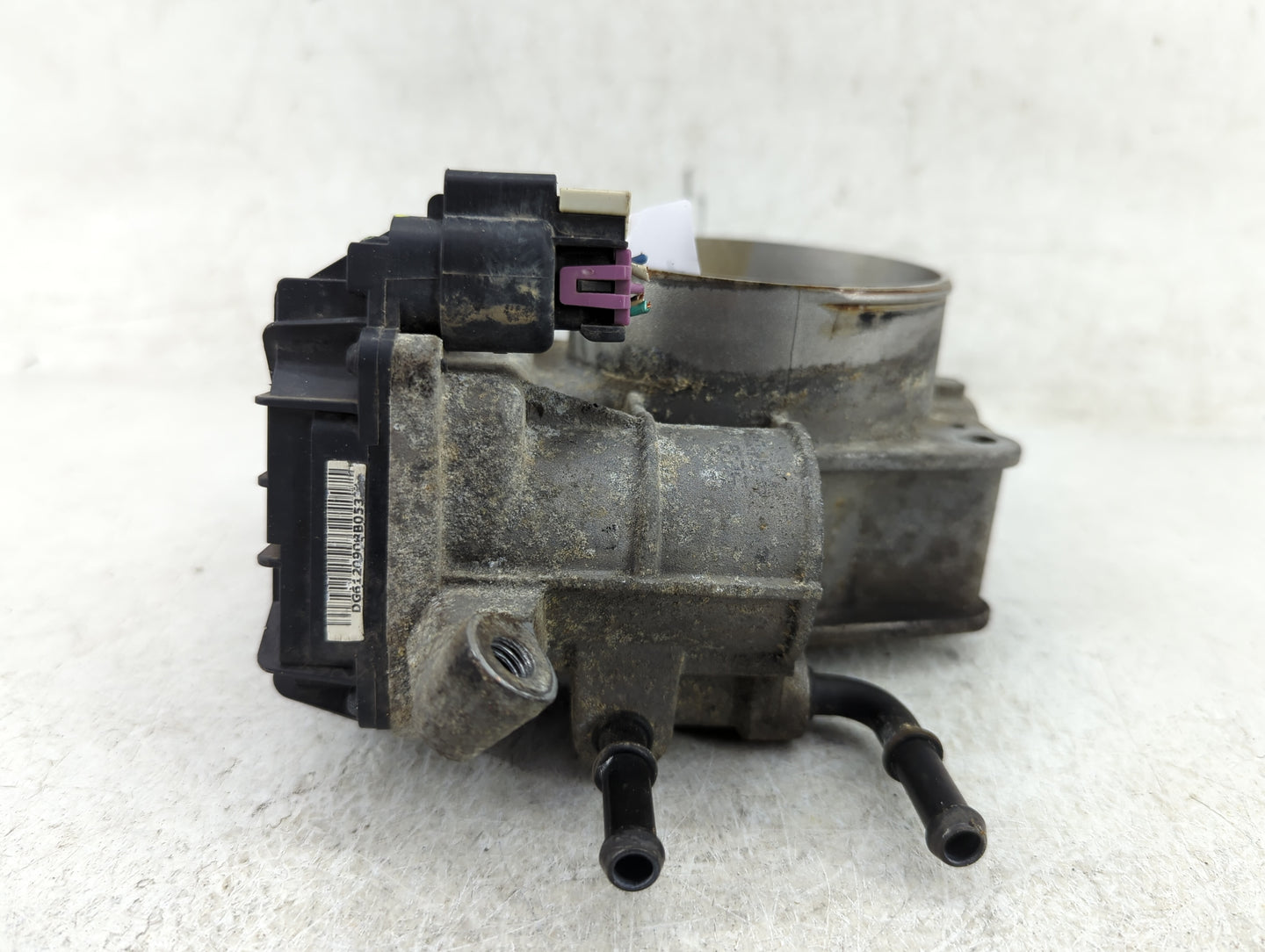 2011-2013 Kia Sorento Throttle Body P/N:351003C700 Fits Fits 2010 2011 2012 2013 2014 OEM Used Auto Parts - Oemusedautoparts