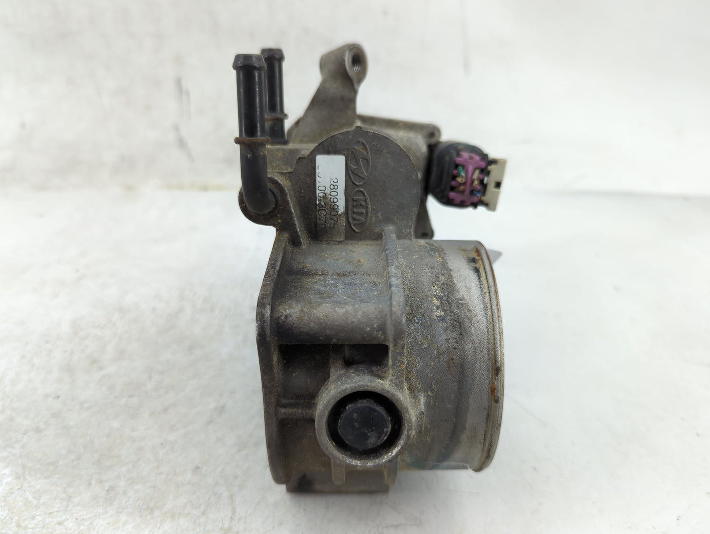 2011-2013 Kia Sorento Throttle Body P/N:351003C700 Fits Fits 2010 2011 2012 2013 2014 OEM Used Auto Parts - Oemusedautoparts