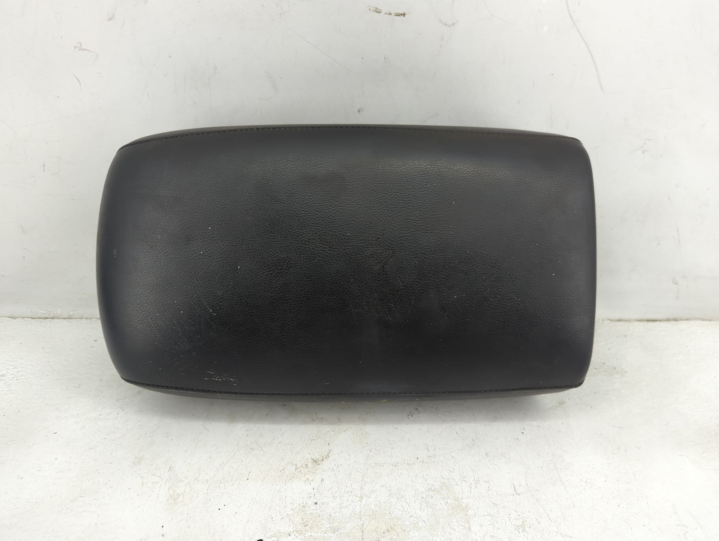 2013 Kia Sorento Center Console Armrest Cover Lid Fits OEM Used Auto Parts - Oemusedautoparts1.com
