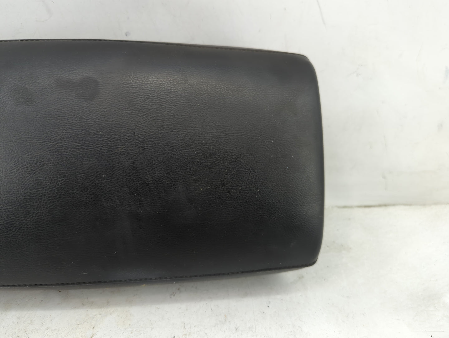 2013 Kia Sorento Center Console Armrest Cover Lid Fits OEM Used Auto Parts - Oemusedautoparts1.com