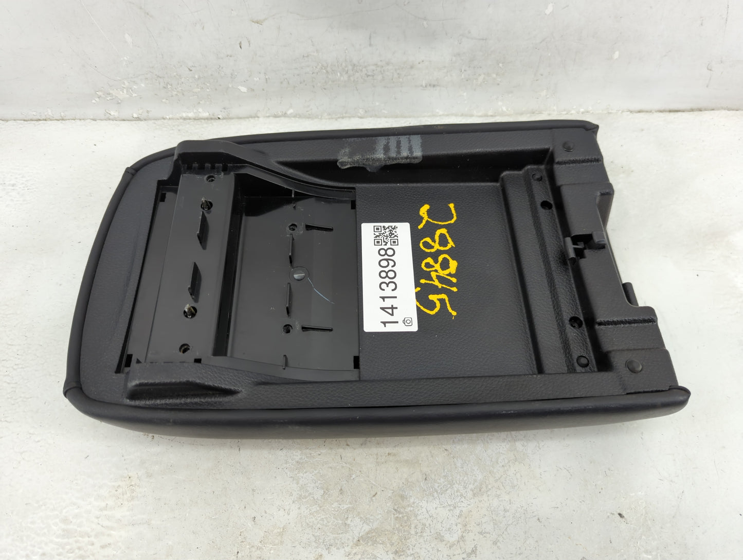 2013 Kia Sorento Center Console Armrest Cover Lid Fits OEM Used Auto Parts - Oemusedautoparts1.com