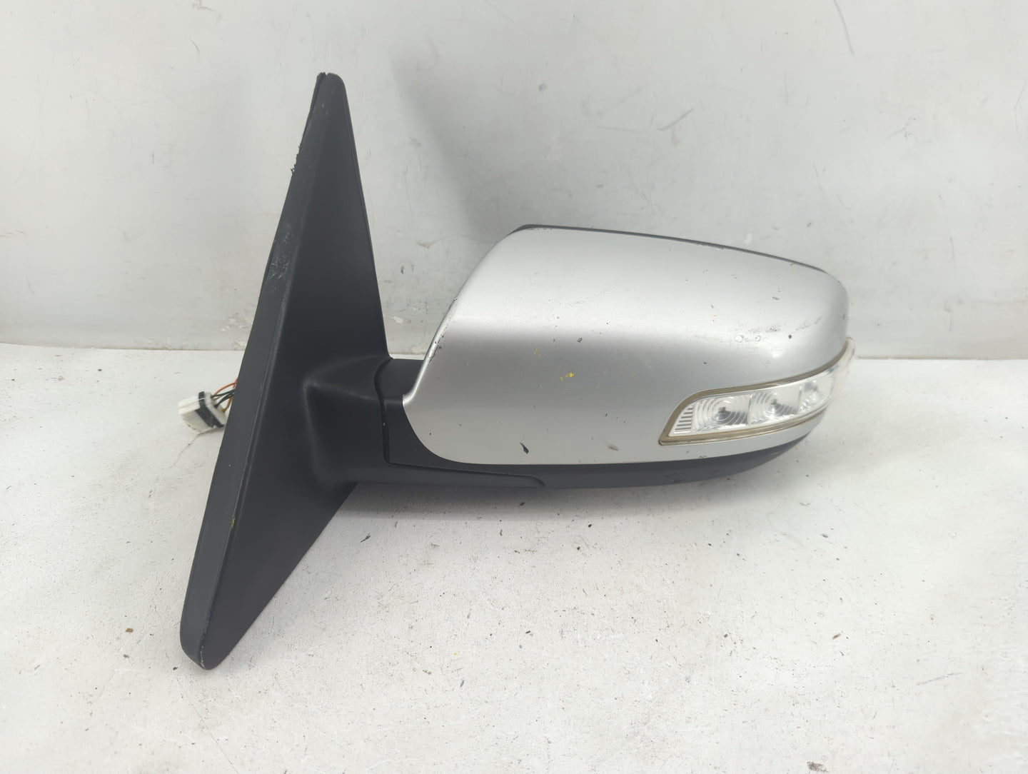 2011-2015 Kia Sorento Driver Side View Mirror - Left Door Mirror OEM Used - Oemusedautoparts1.com