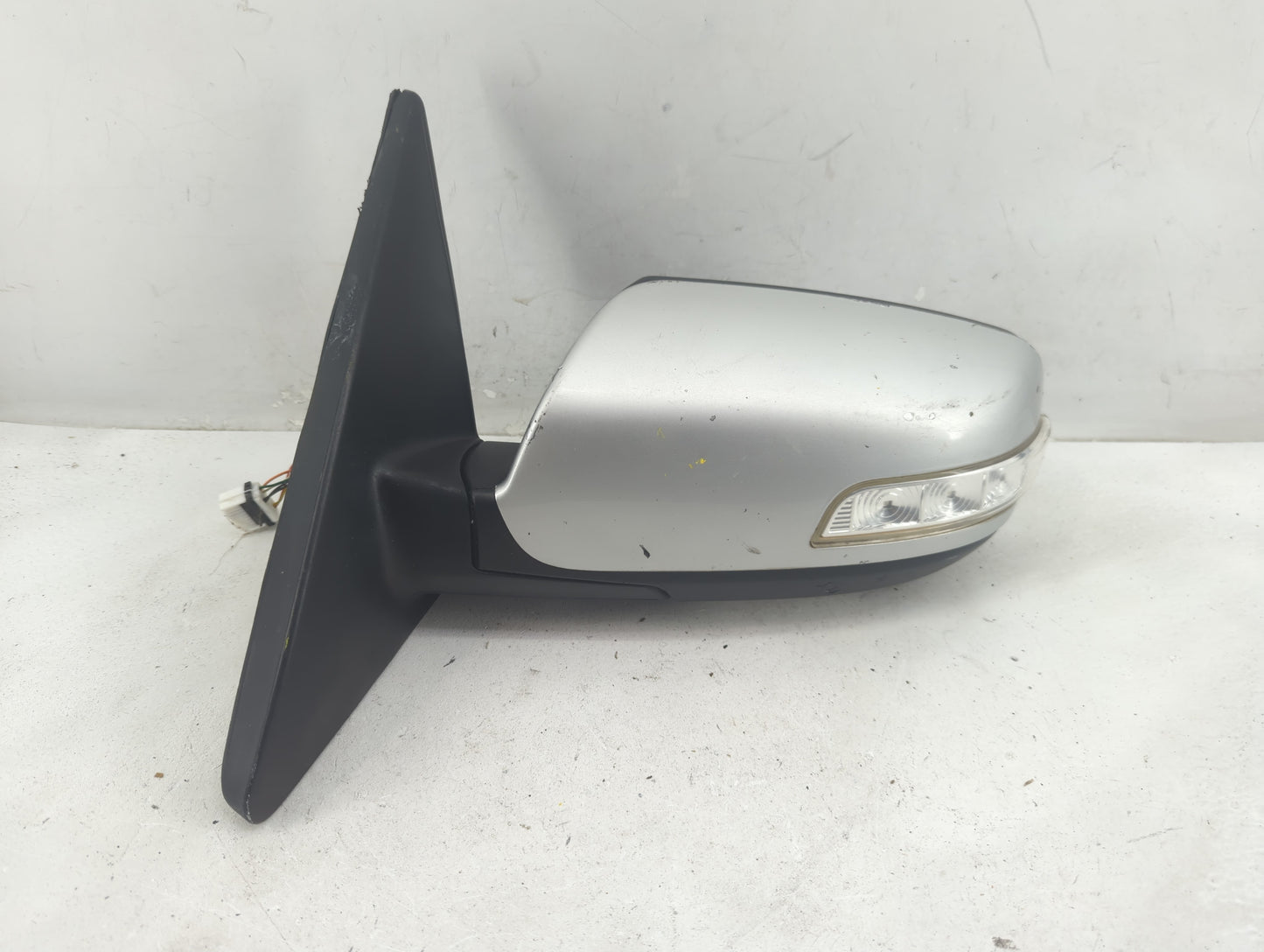 2011-2015 Kia Sorento Driver Side View Mirror - Left Door Mirror OEM Used - Oemusedautoparts1.com