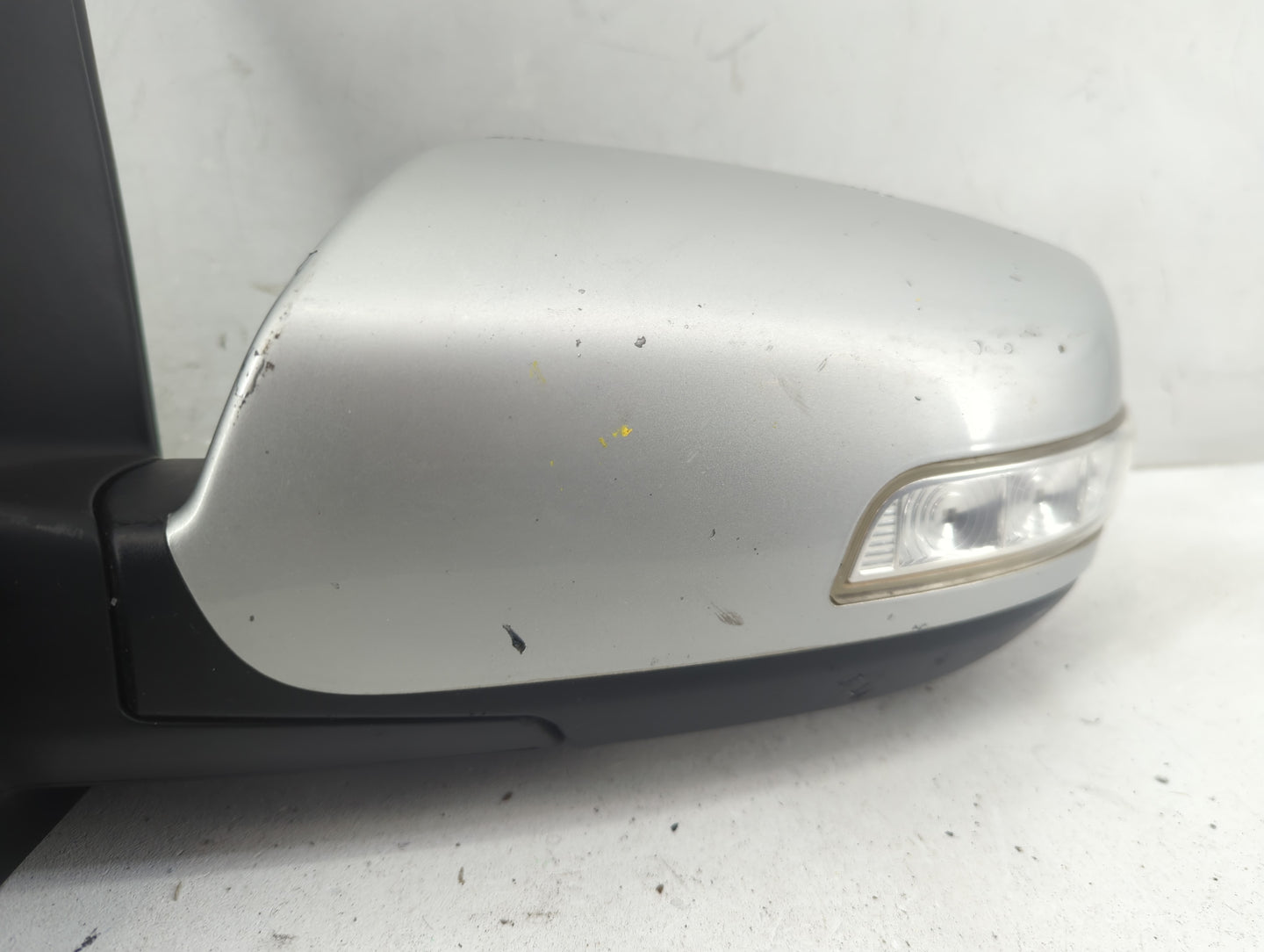 2011-2015 Kia Sorento Driver Side View Mirror - Left Door Mirror OEM Used - Oemusedautoparts1.com