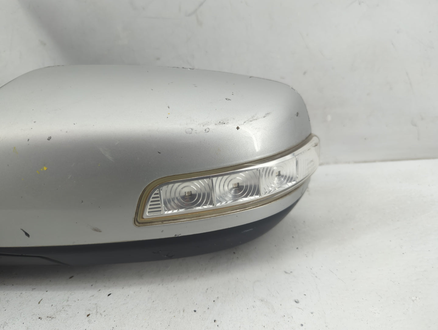 2011-2015 Kia Sorento Driver Side View Mirror - Left Door Mirror OEM Used - Oemusedautoparts1.com
