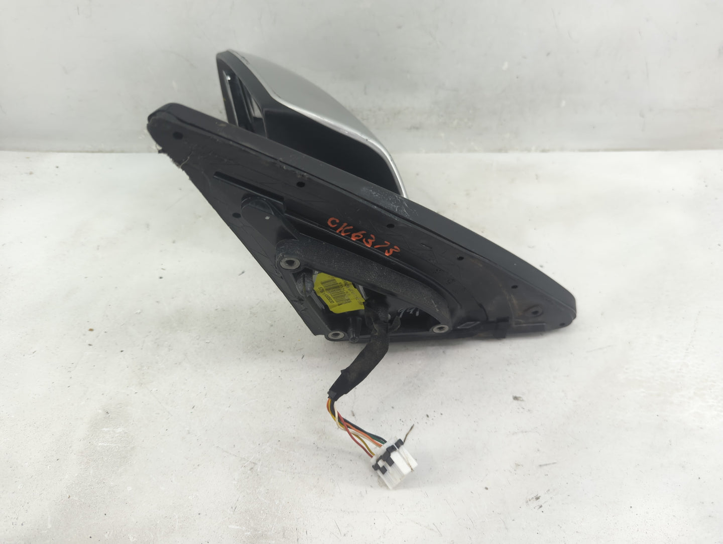 2011-2015 Kia Sorento Driver Side View Mirror - Left Door Mirror OEM Used - Oemusedautoparts1.com