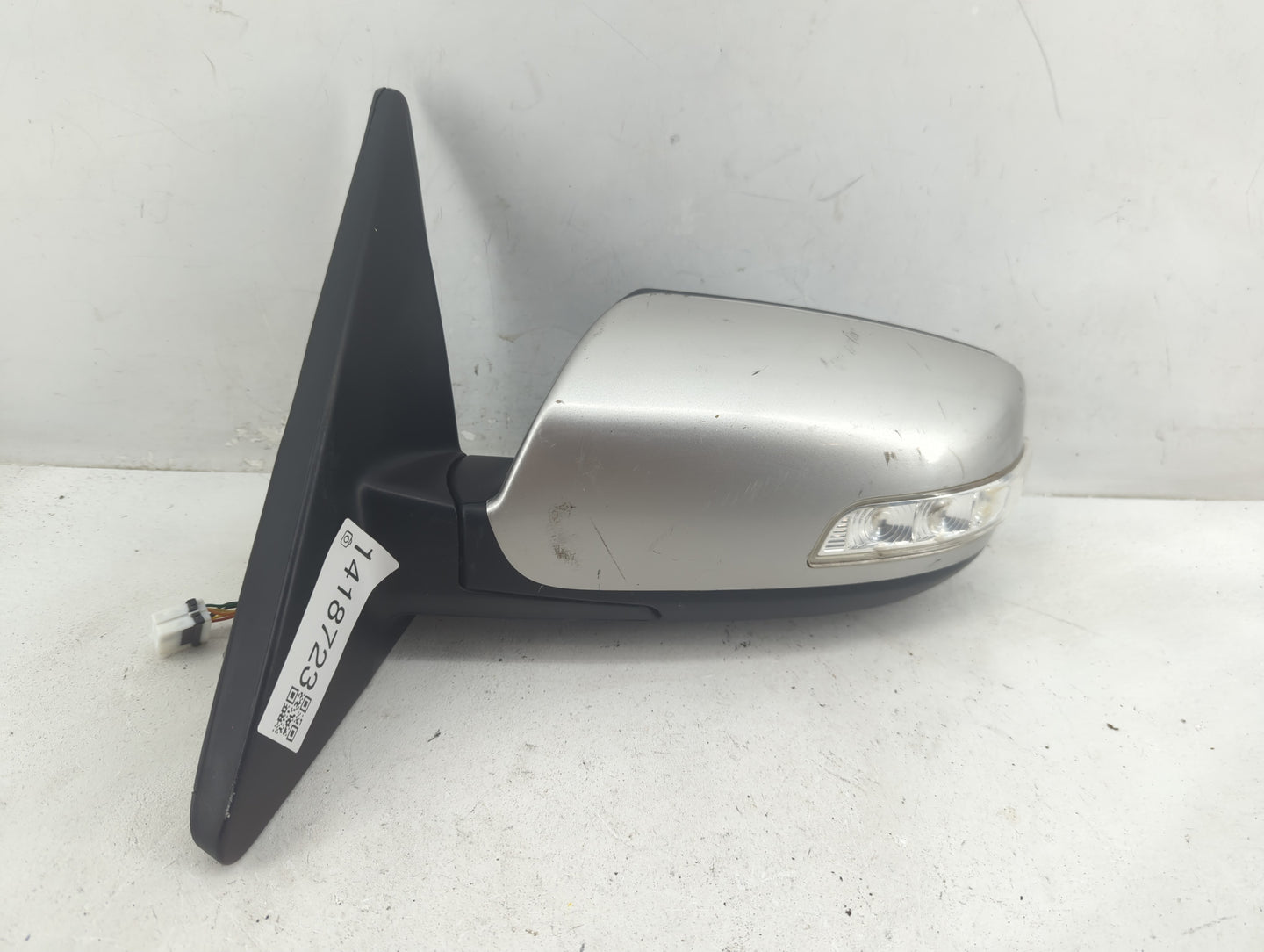 2011-2015 Kia Sorento Driver Side View Mirror - Left Door Mirror OEM Used - Oemusedautoparts1.com