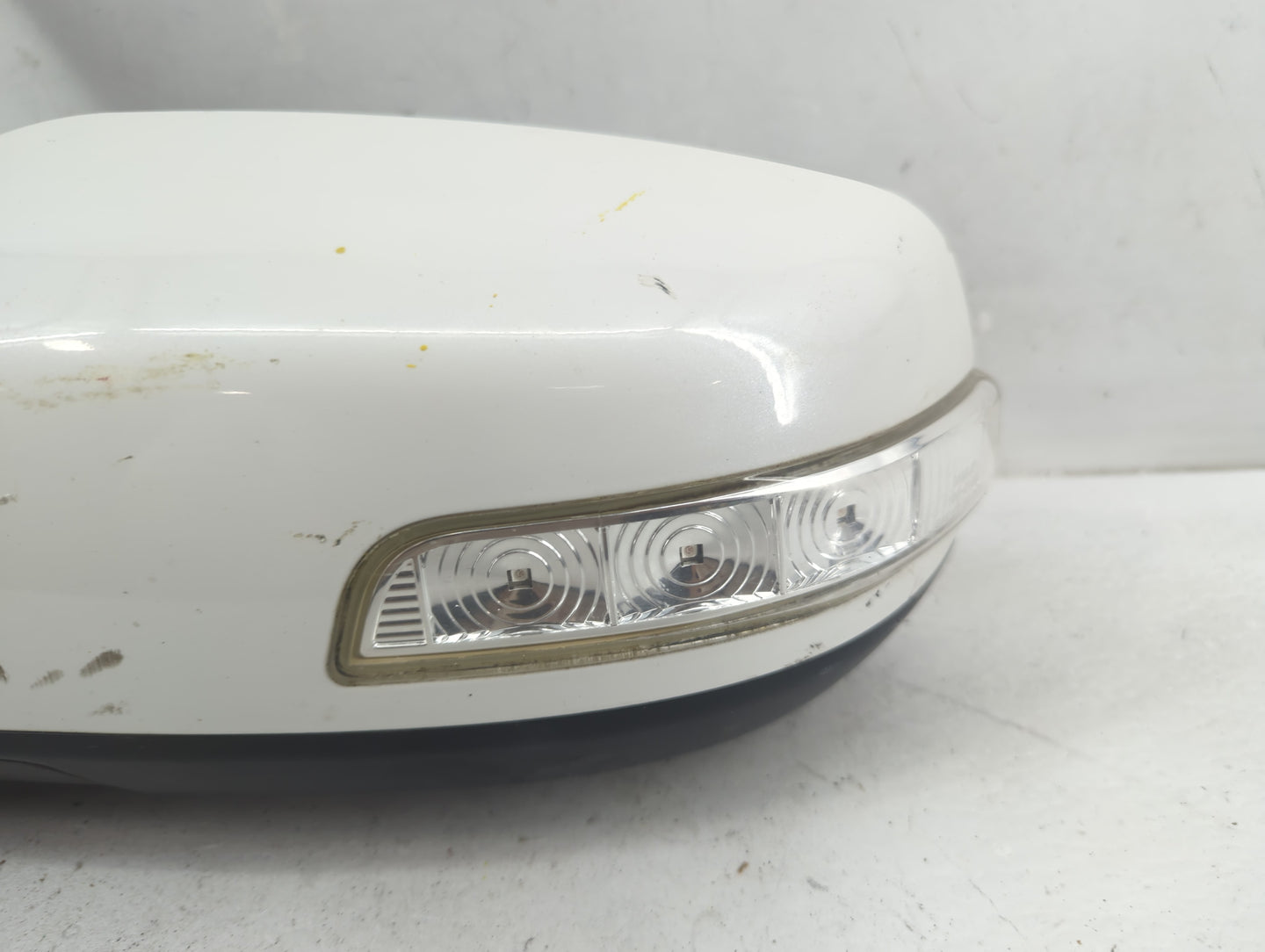 2011-2015 Kia Sorento Driver Side View Mirror - Left Door Mirror OEM Used - Oemusedautoparts1.com