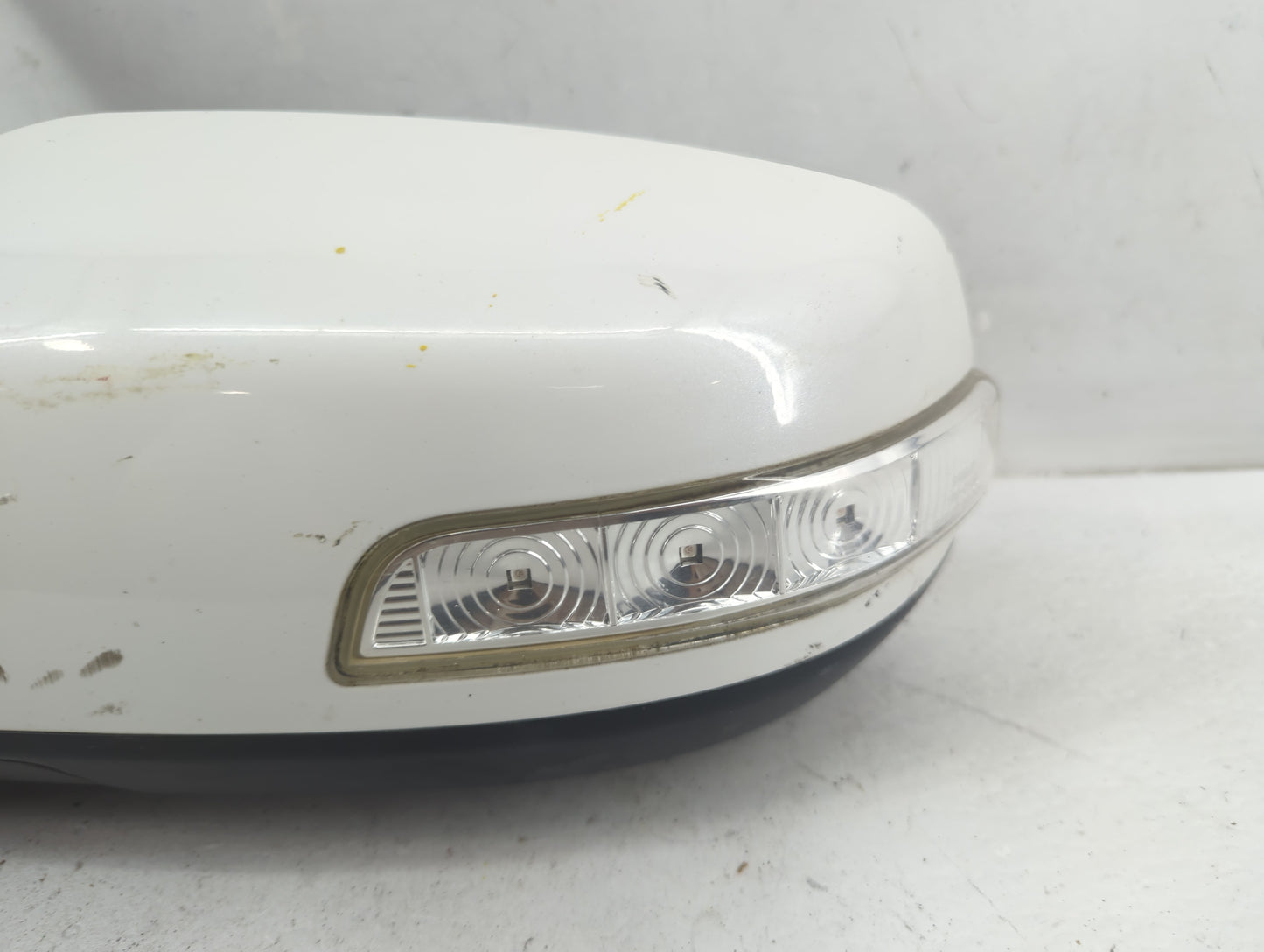 2011-2015 Kia Sorento Driver Side View Mirror - Left Door Mirror OEM Used - Oemusedautoparts1.com