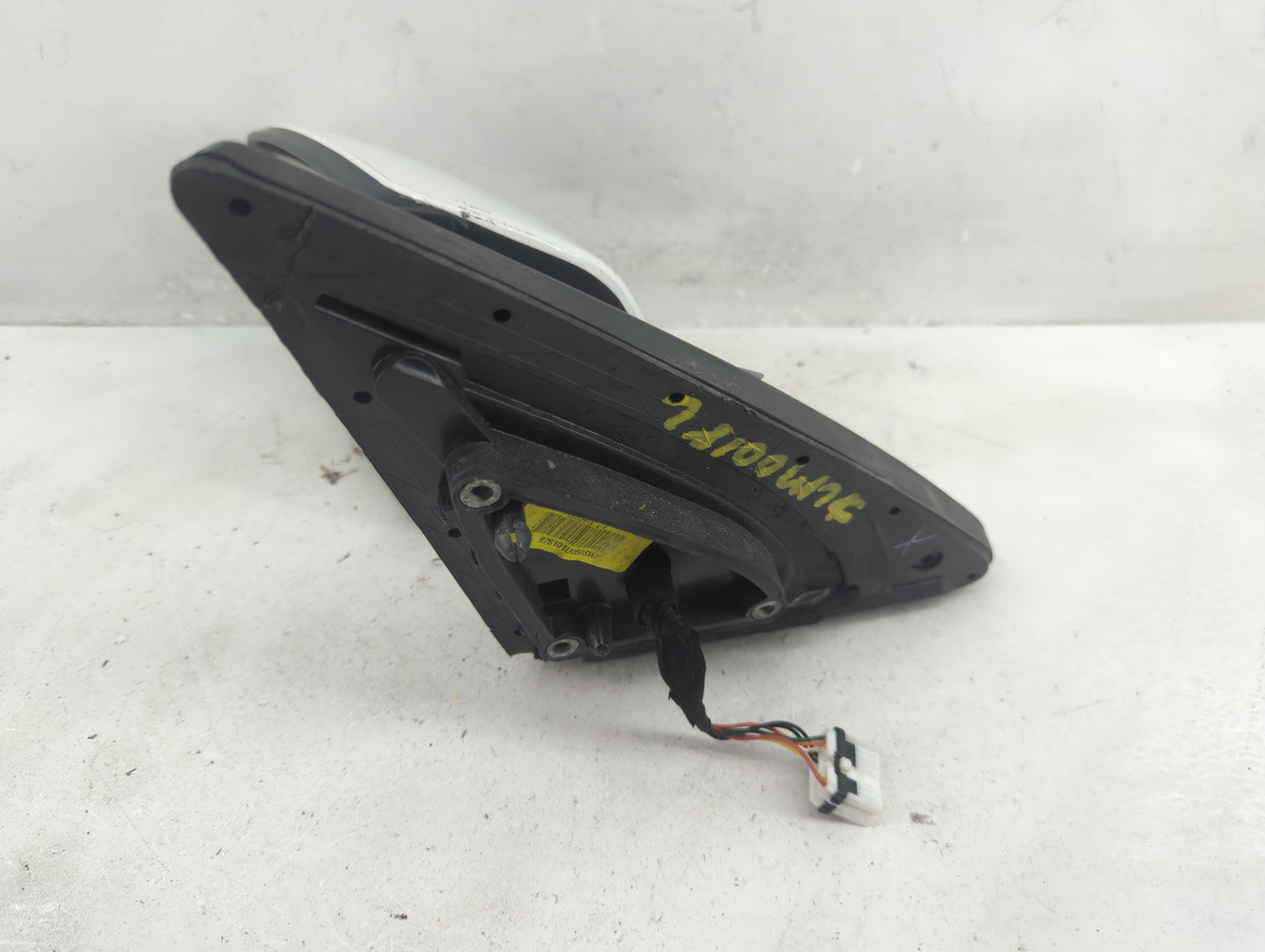 2011-2015 Kia Sorento Driver Side View Mirror - Left Door Mirror OEM Used - Oemusedautoparts1.com
