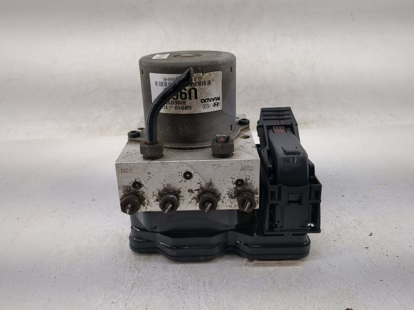 2011-2013 Kia Sorento ABS Pump Control Module Replacement P/N:58910-1U860 58910-1U960 Fits Fits 2011 2012 2013 OEM Used Auto