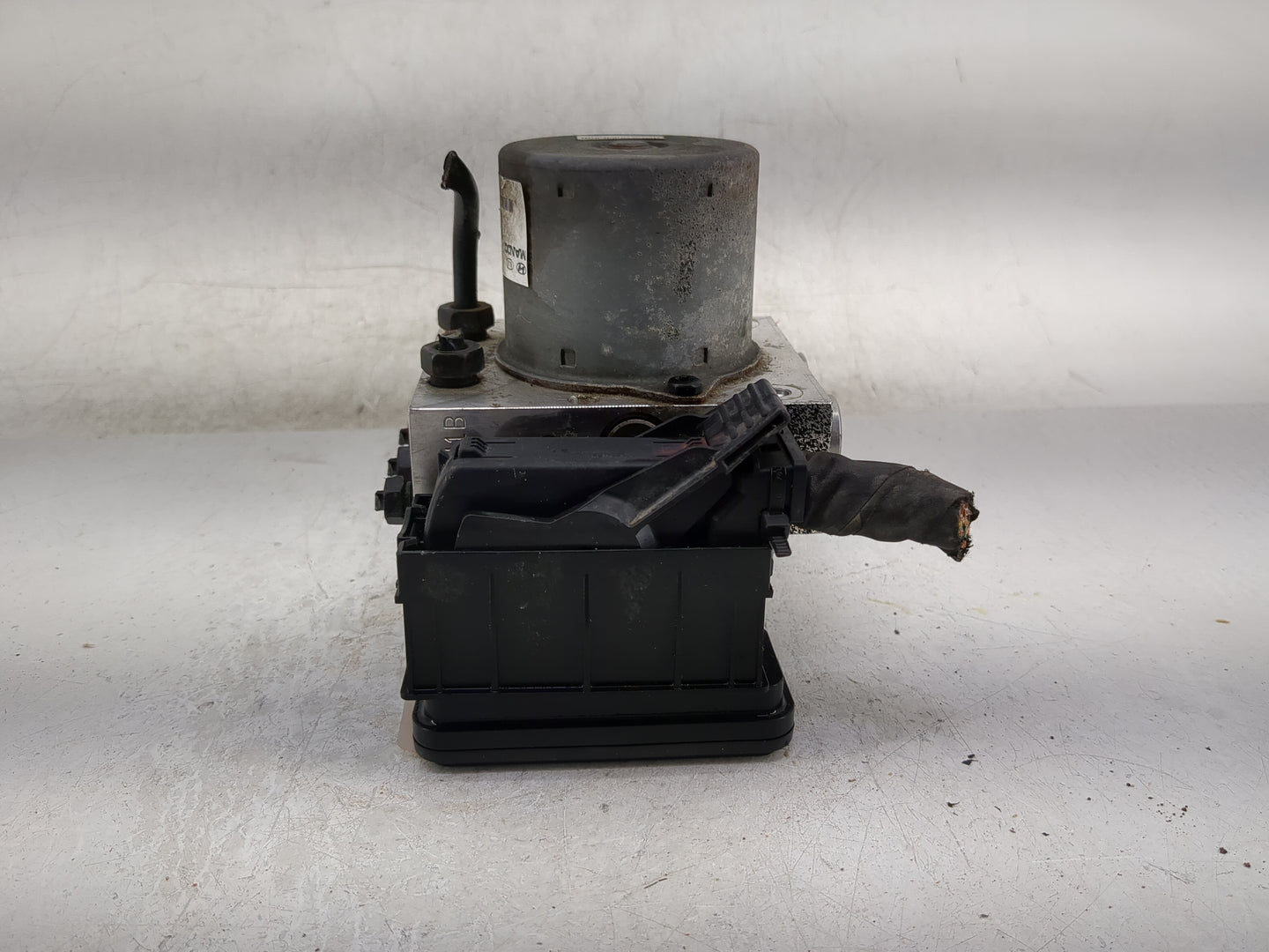 2011-2013 Kia Sorento ABS Pump Control Module Replacement P/N:58910-1U860 58910-1U960 Fits Fits 2011 2012 2013 OEM Used Auto