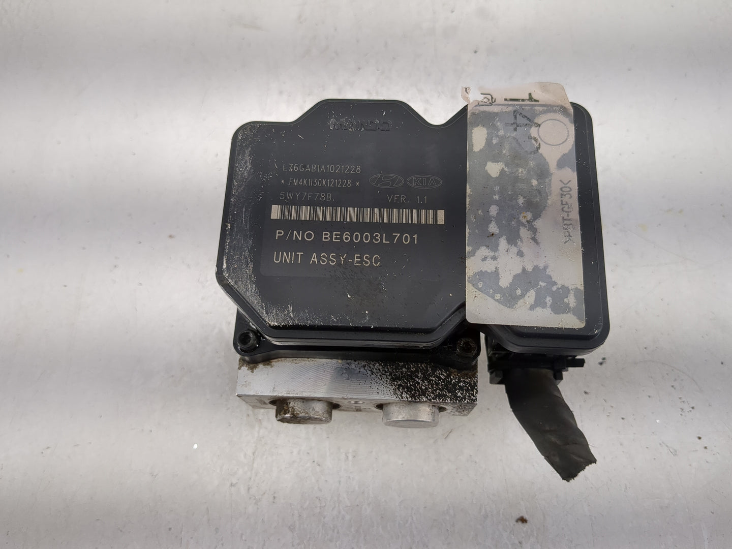 2011-2013 Kia Sorento ABS Pump Control Module Replacement P/N:58910-1U860 58910-1U960 Fits Fits 2011 2012 2013 OEM Used Auto