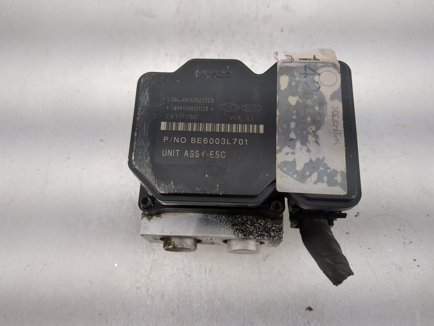 2011-2013 Kia Sorento ABS Pump Control Module Replacement P/N:58910-1U860 58910-1U960 Fits Fits 2011 2012 2013 OEM Used Auto