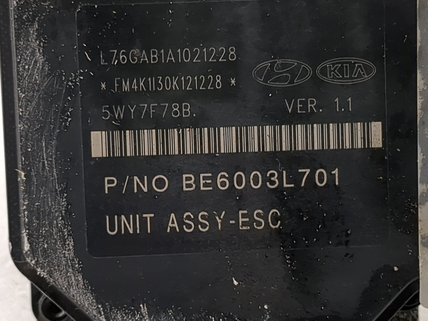 2011-2013 Kia Sorento ABS Pump Control Module Replacement P/N:58910-1U860 58910-1U960 Fits Fits 2011 2012 2013 OEM Used Auto