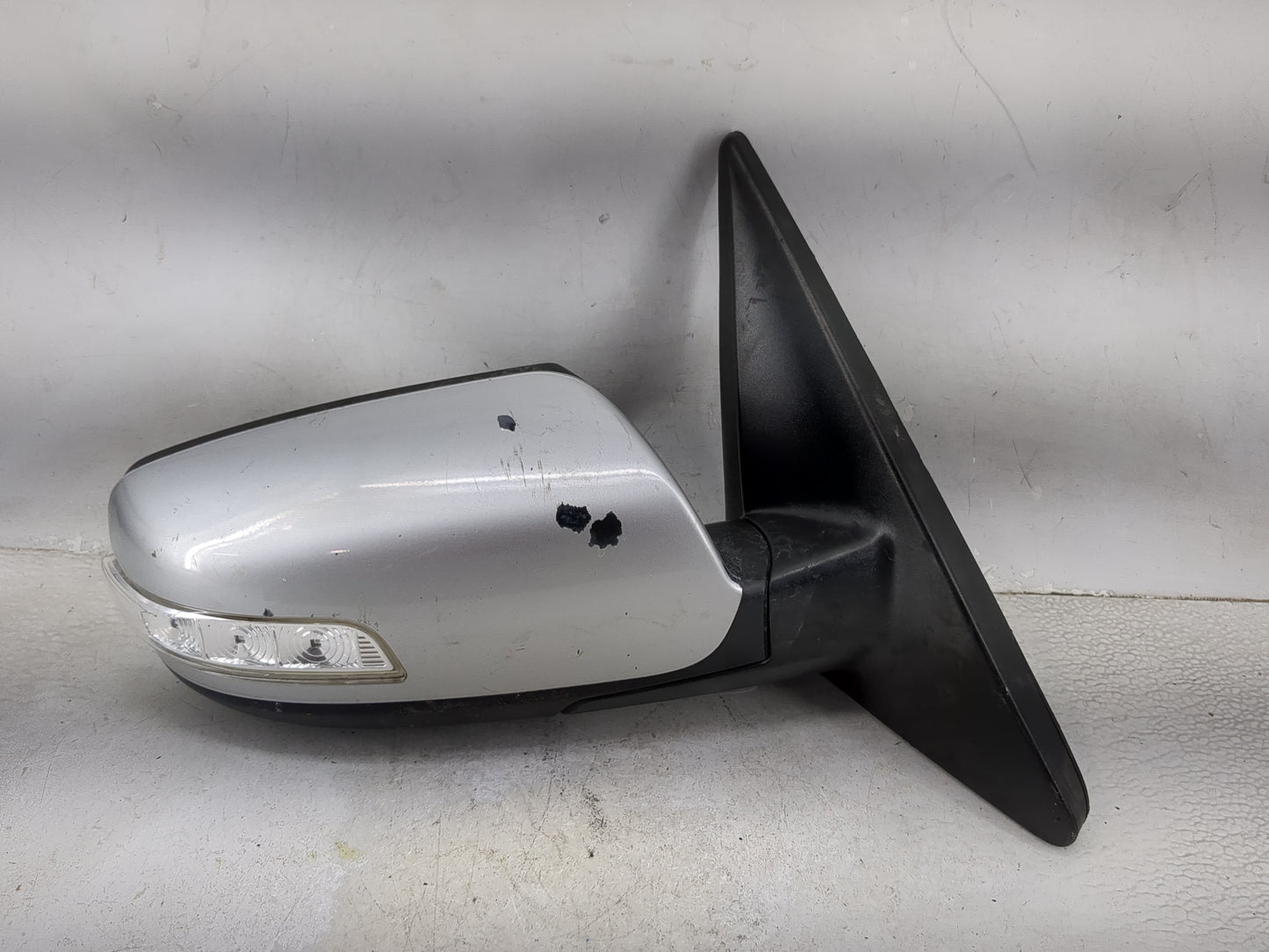 2011-2015 Kia Sorento Passenger Side View Mirror - Right Door Mirror OEM Used - Oemusedautoparts1.com
