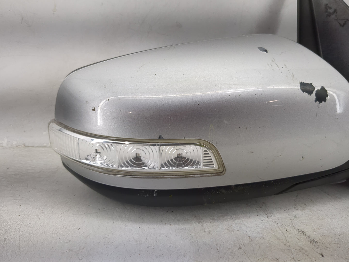 2011-2015 Kia Sorento Passenger Side View Mirror - Right Door Mirror OEM Used - Oemusedautoparts1.com