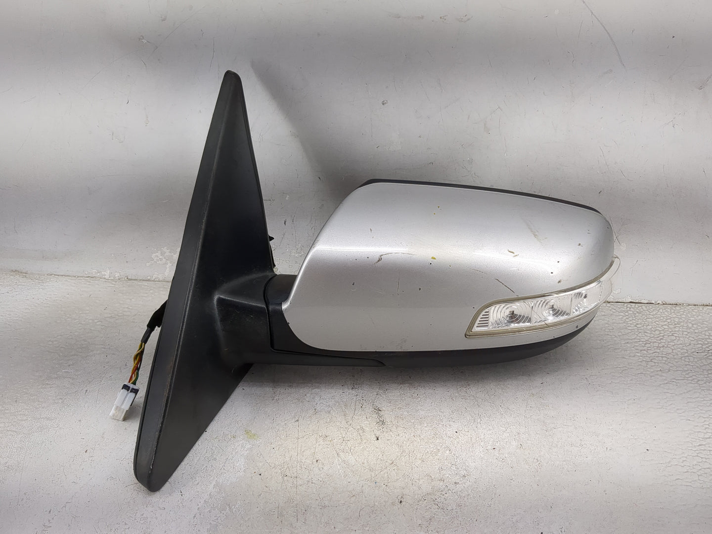 2011-2015 Kia Sorento Driver Side View Mirror - Left Door Mirror OEM Used - Oemusedautoparts1.com
