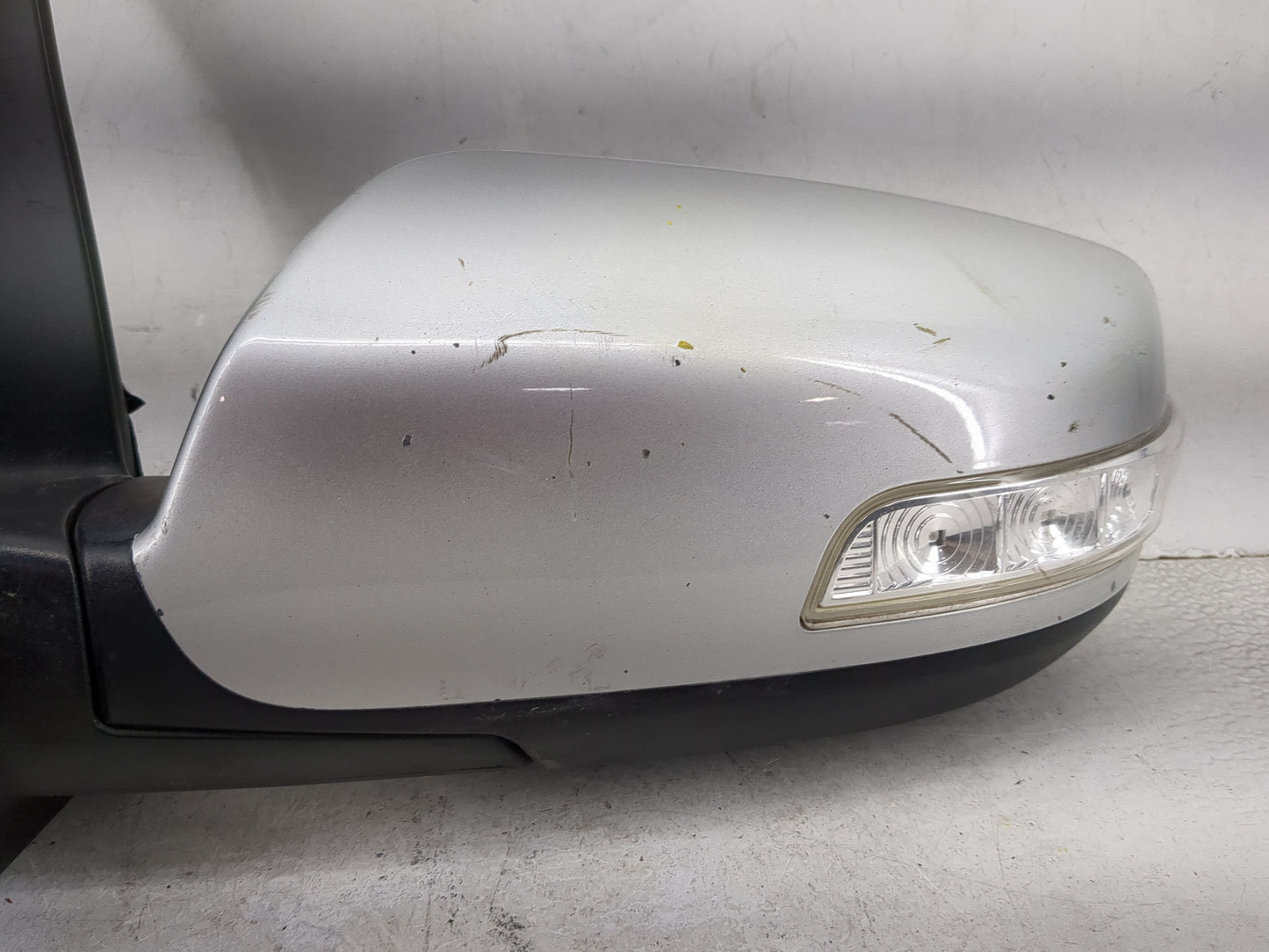 2011-2015 Kia Sorento Driver Side View Mirror - Left Door Mirror OEM Used - Oemusedautoparts1.com