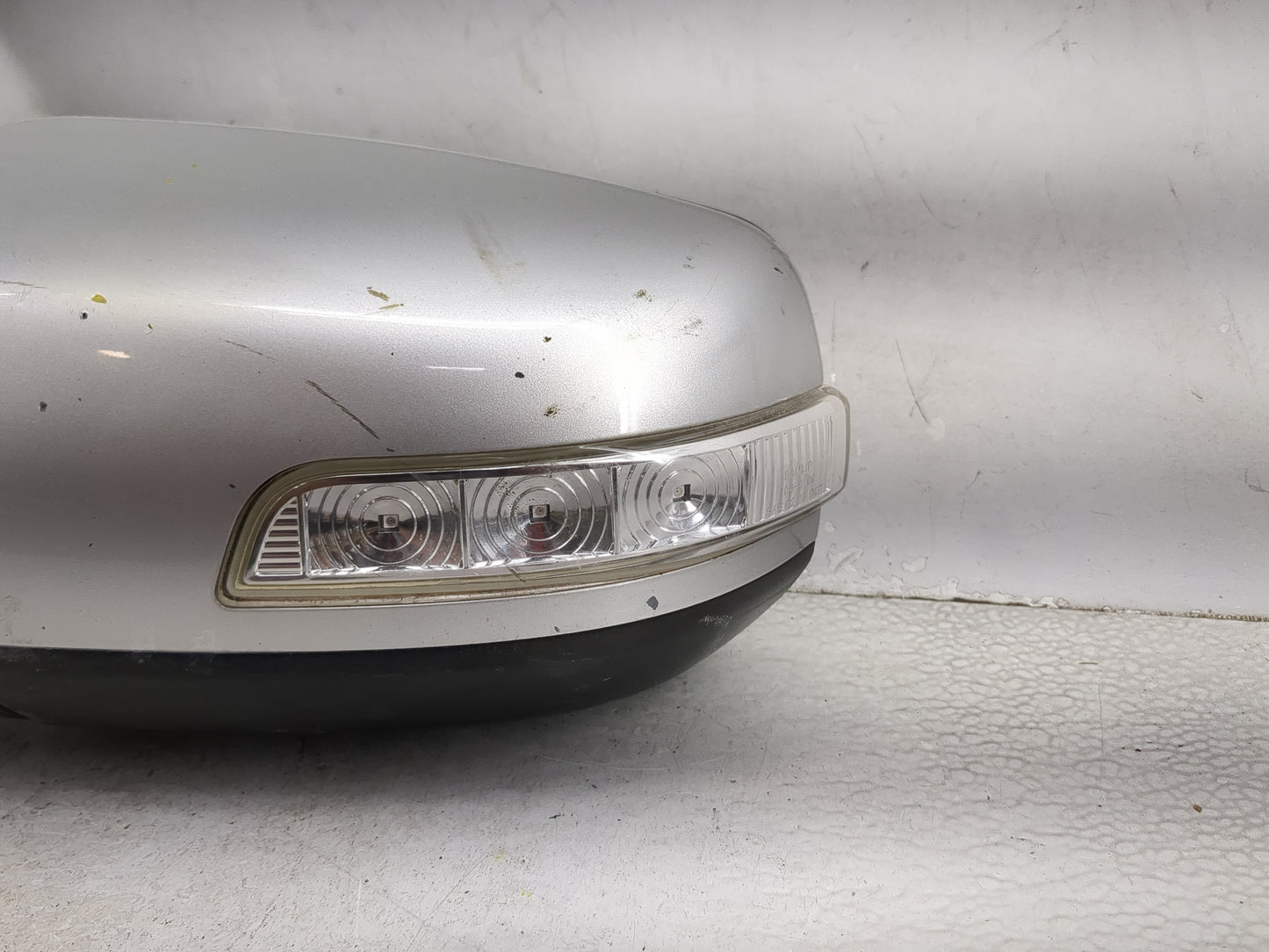 2011-2015 Kia Sorento Driver Side View Mirror - Left Door Mirror OEM Used - Oemusedautoparts1.com