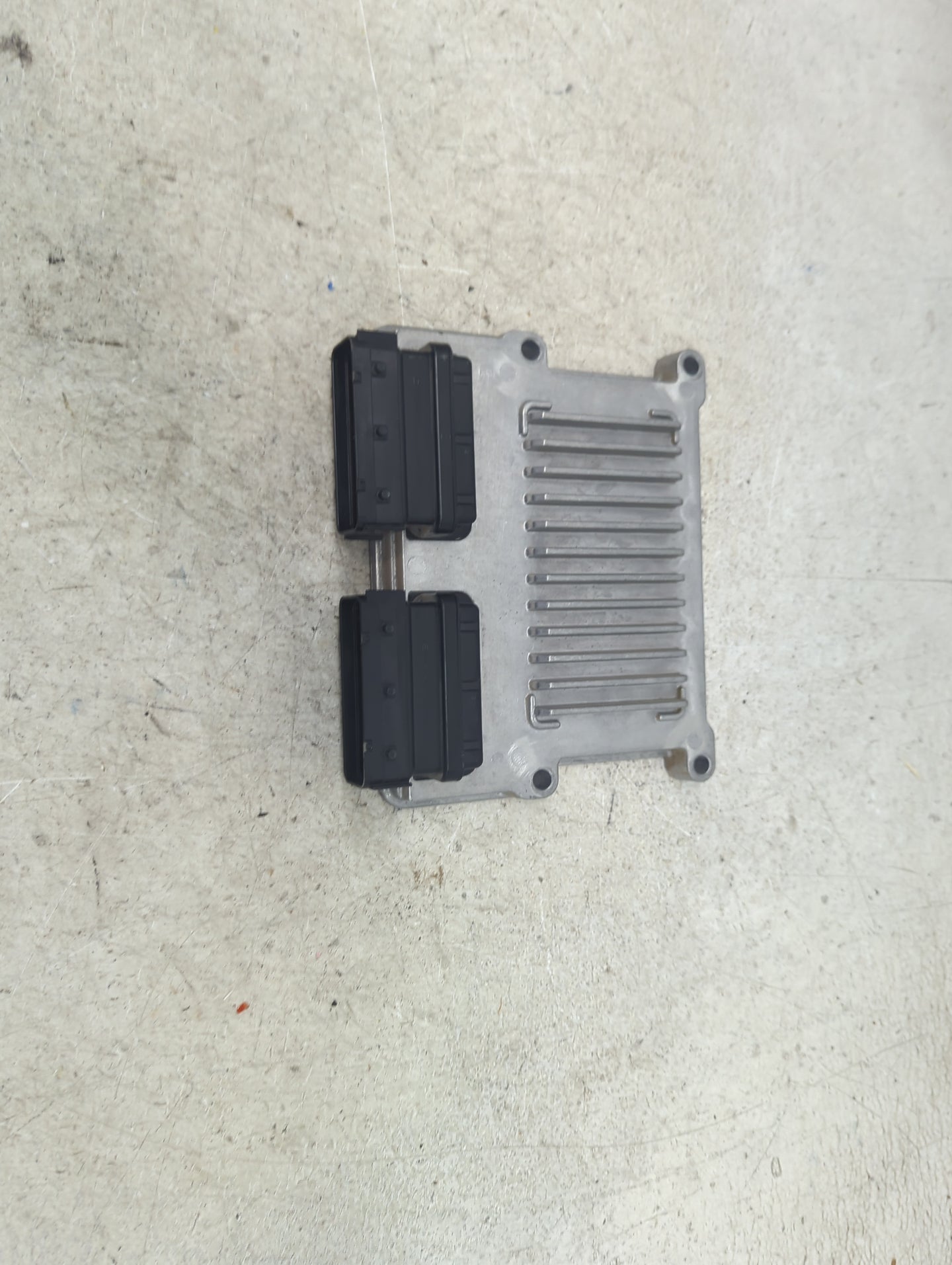 2011-2013 Kia Sorento PCM Engine Control Computer ECU ECM PCU OEM P/N:39108-3C062 28353399 Fits Fits 2011 2012 2013 OEM Used