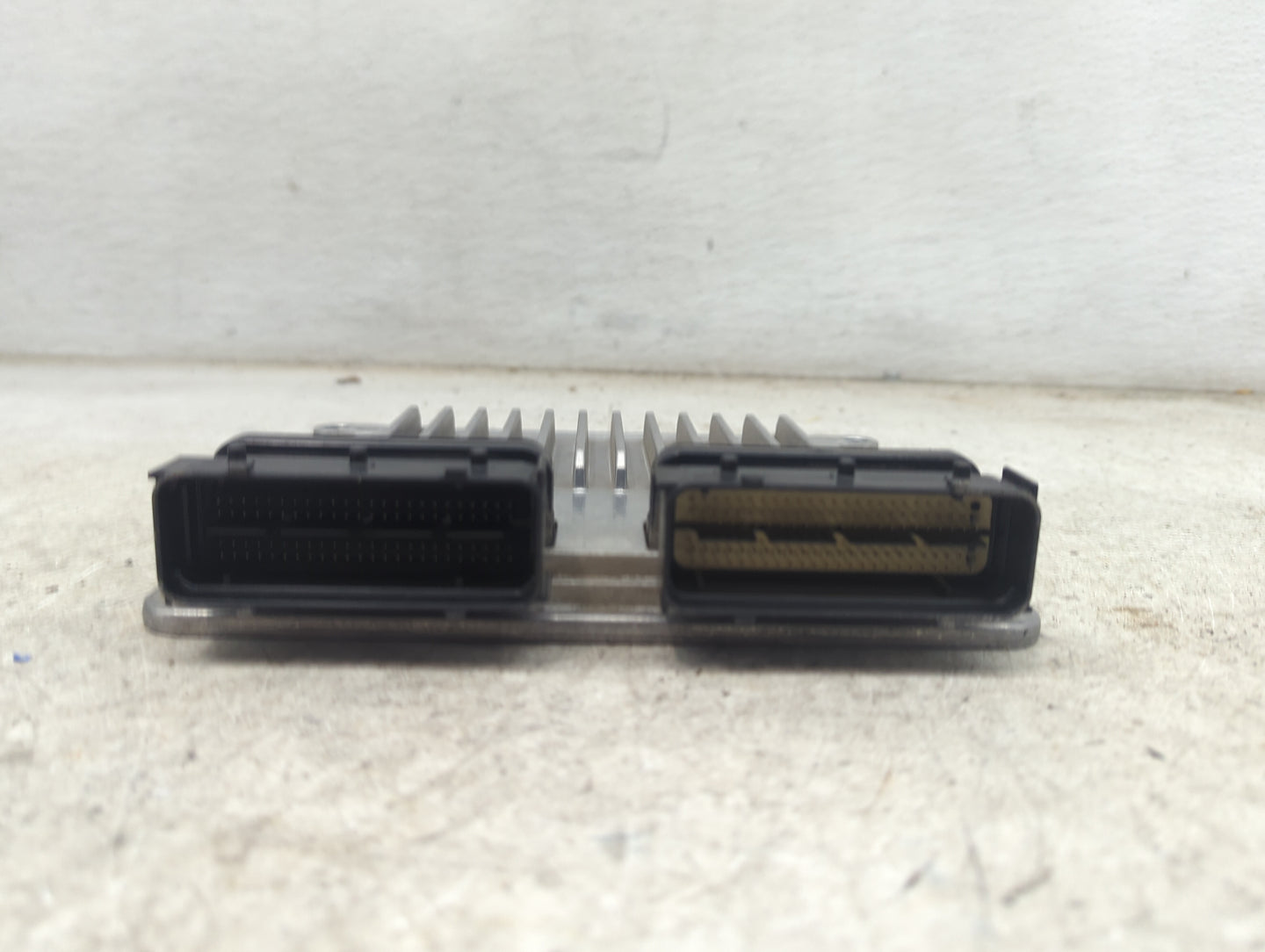 2011-2013 Kia Sorento PCM Engine Control Computer ECU ECM PCU OEM P/N:39108-3C062 28353399 Fits Fits 2011 2012 2013 OEM Used